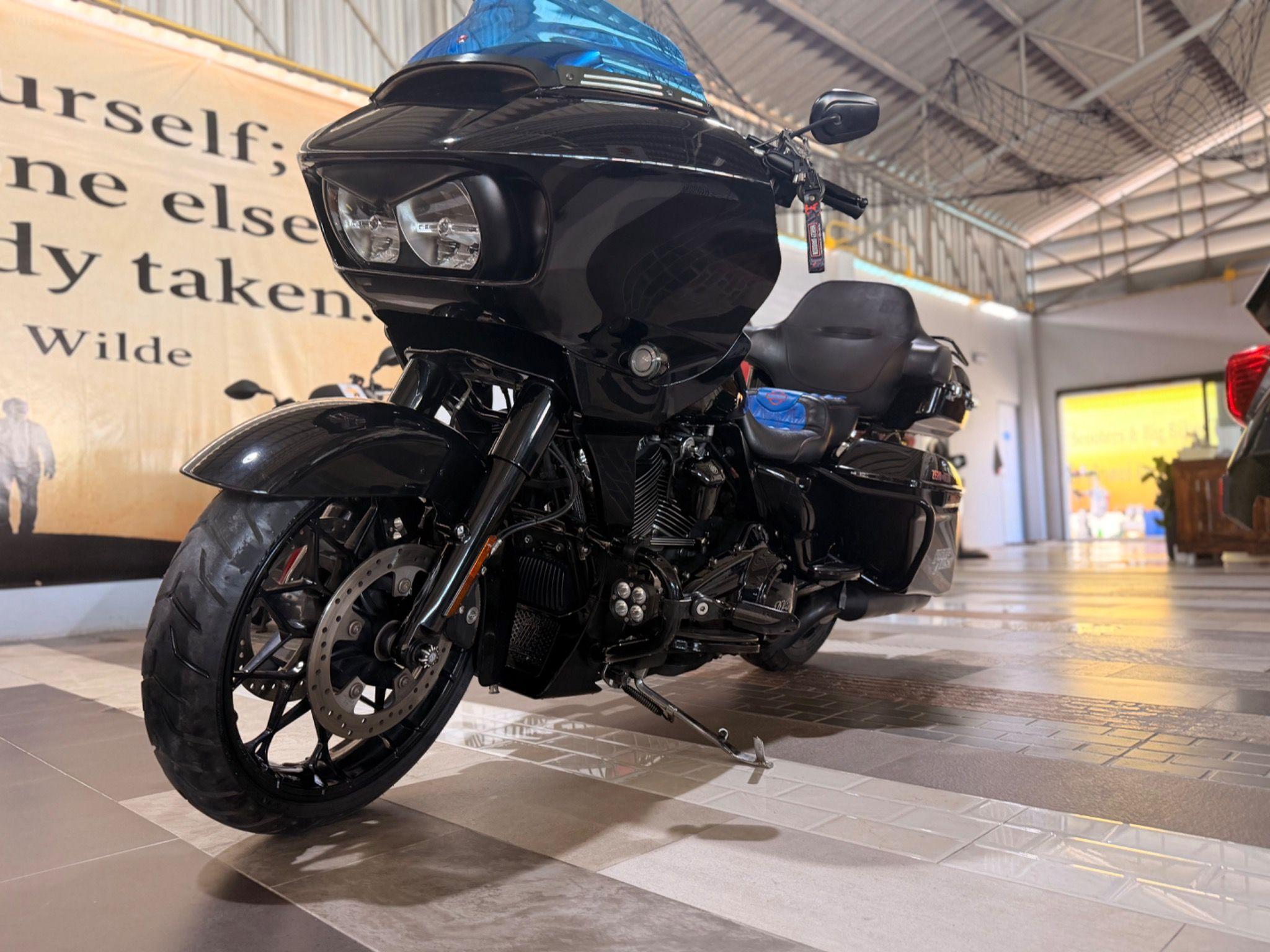 HARLEY DAVIDSON ROADGLIDE SPECIAL BLACK