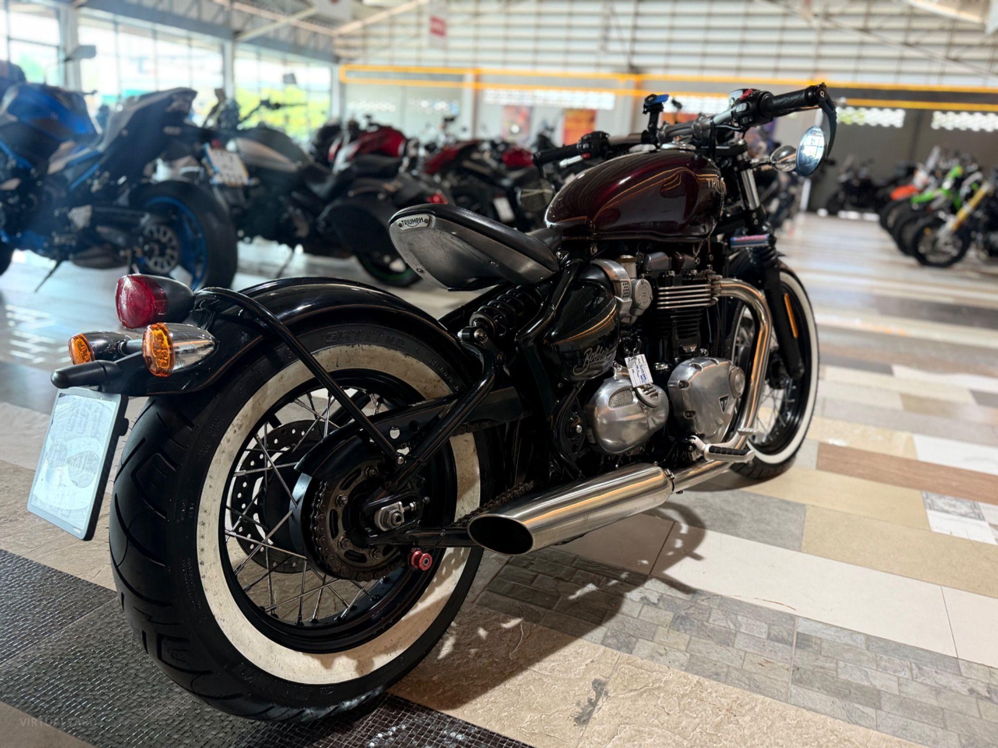 TRIUMPH BONNEVILLE BOBBER 1200