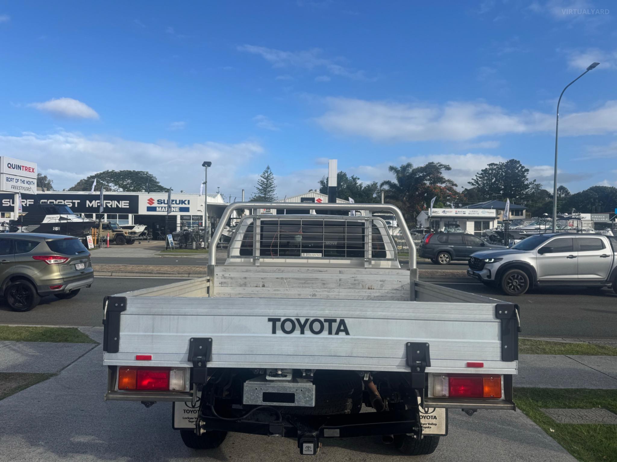 TOYOTA HILUX