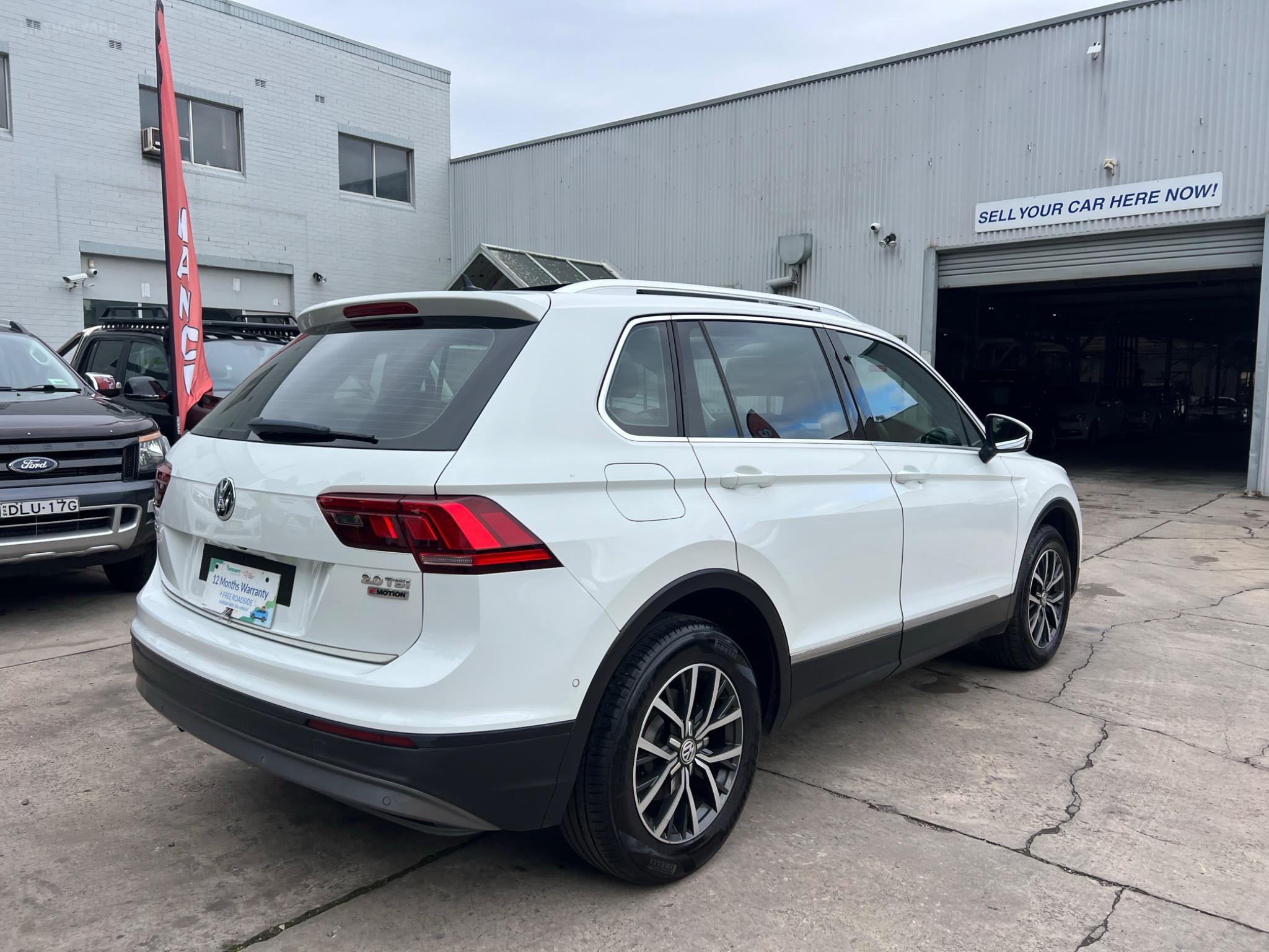 VOLKSWAGEN TIGUAN