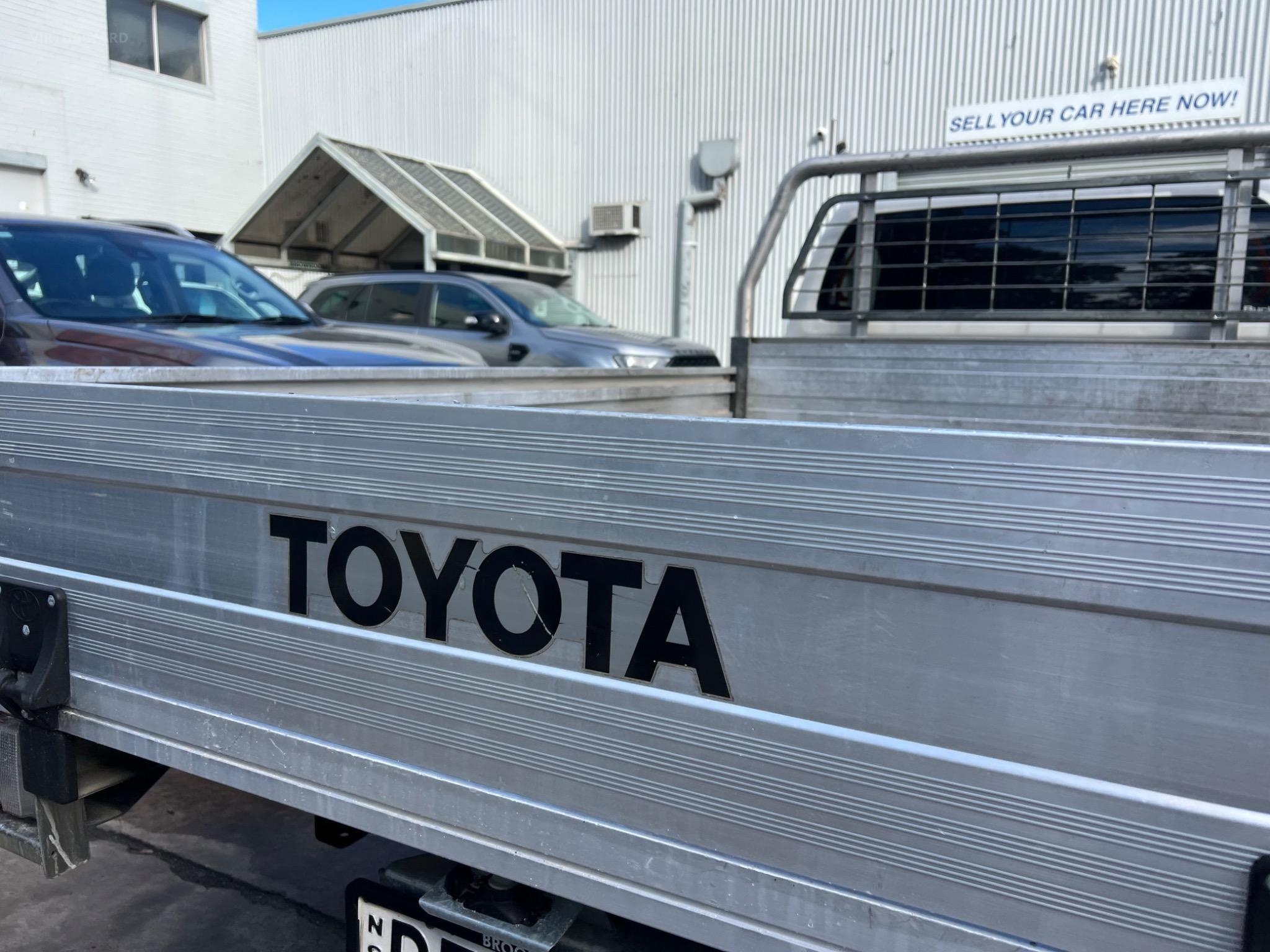 TOYOTA HILUX