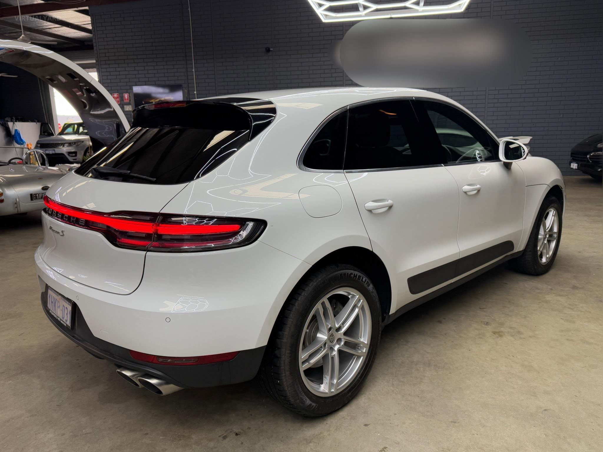 PORSCHE MACAN