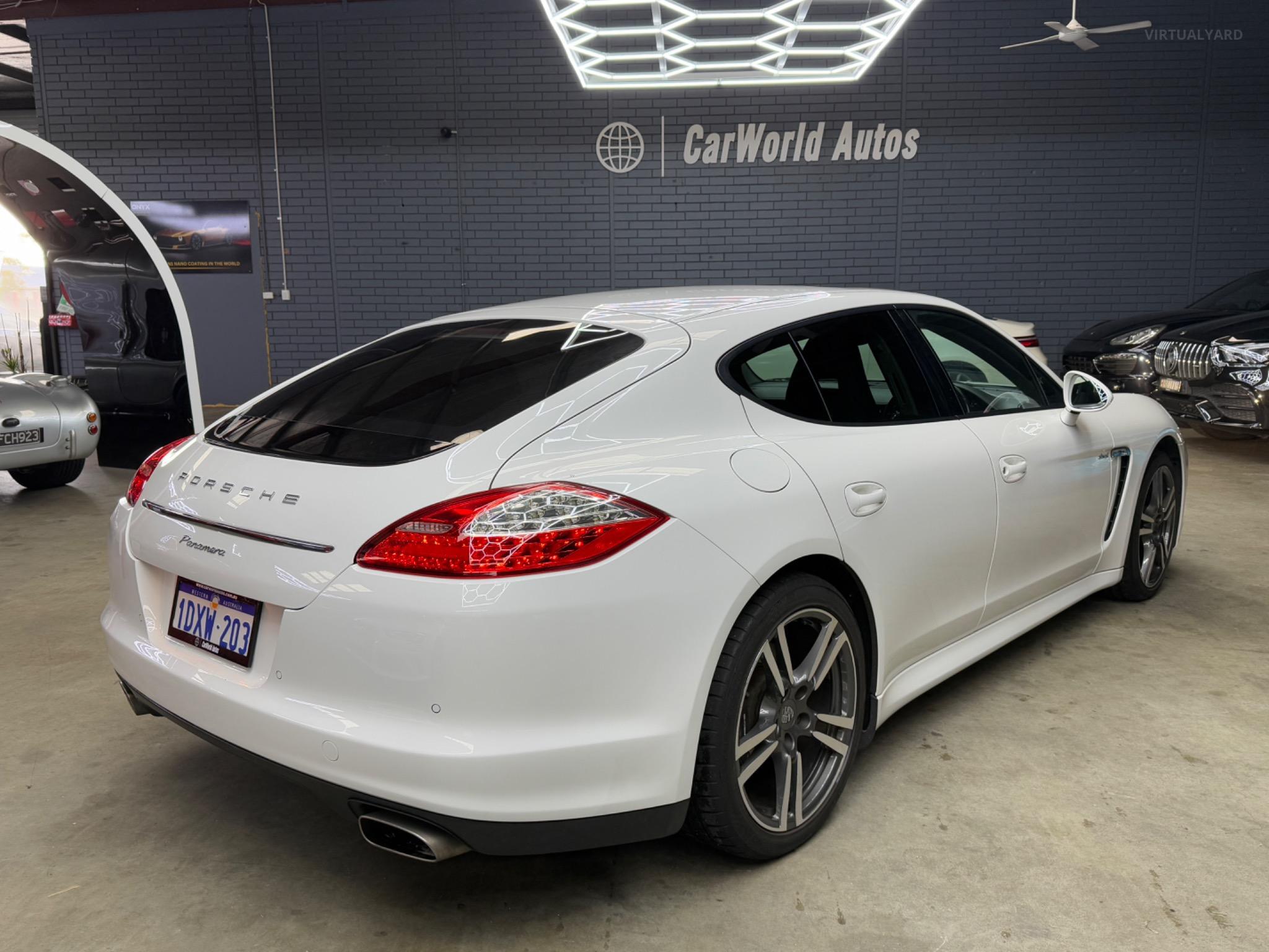 PORSCHE PANAMERA