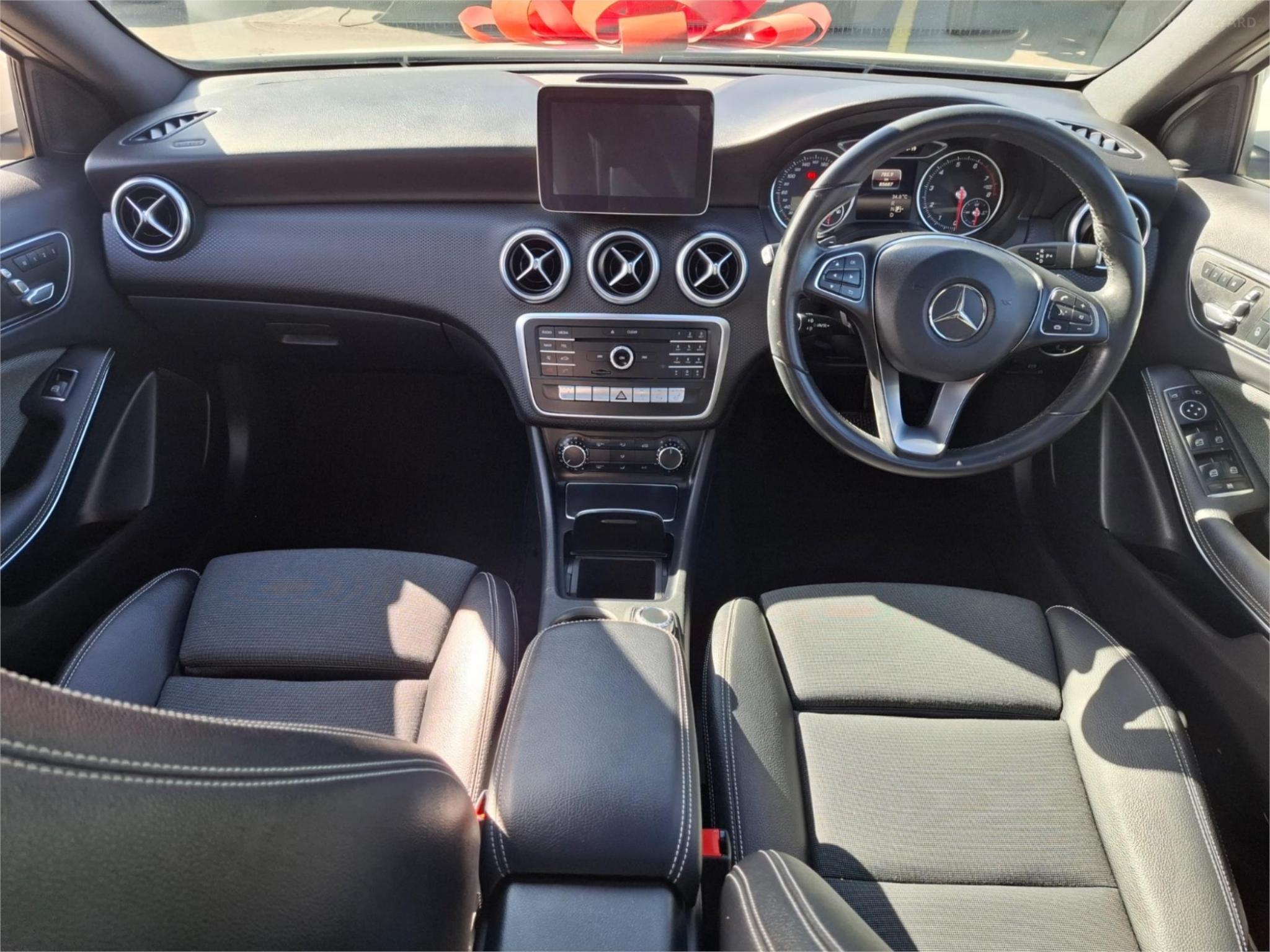 2017 MERCEDES-BENZ A-CLASS W176 A180 HATCHBACK 5DR D-CT 7SP 1.6T image 12