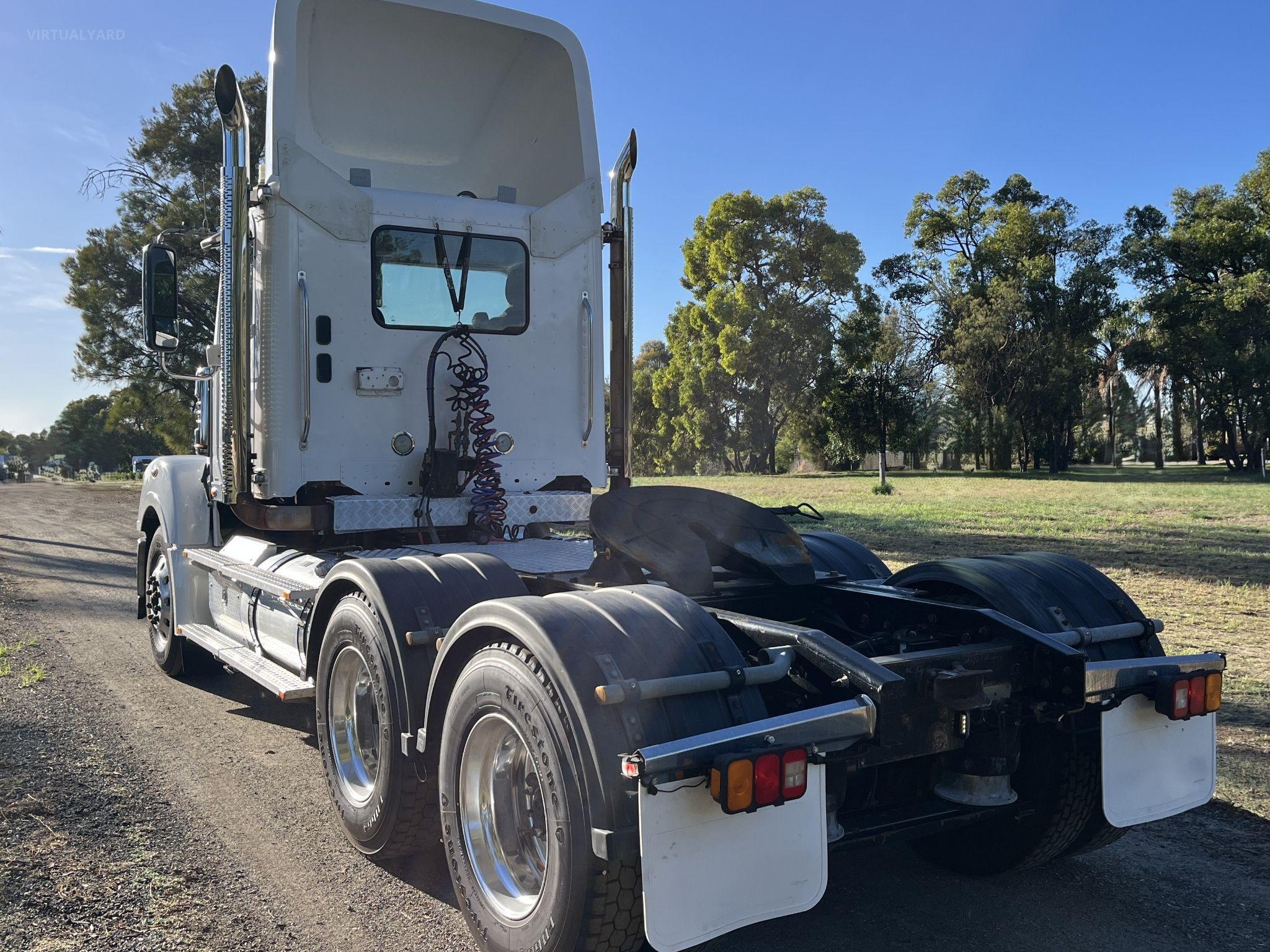 FREIGHTLINER CORONADO