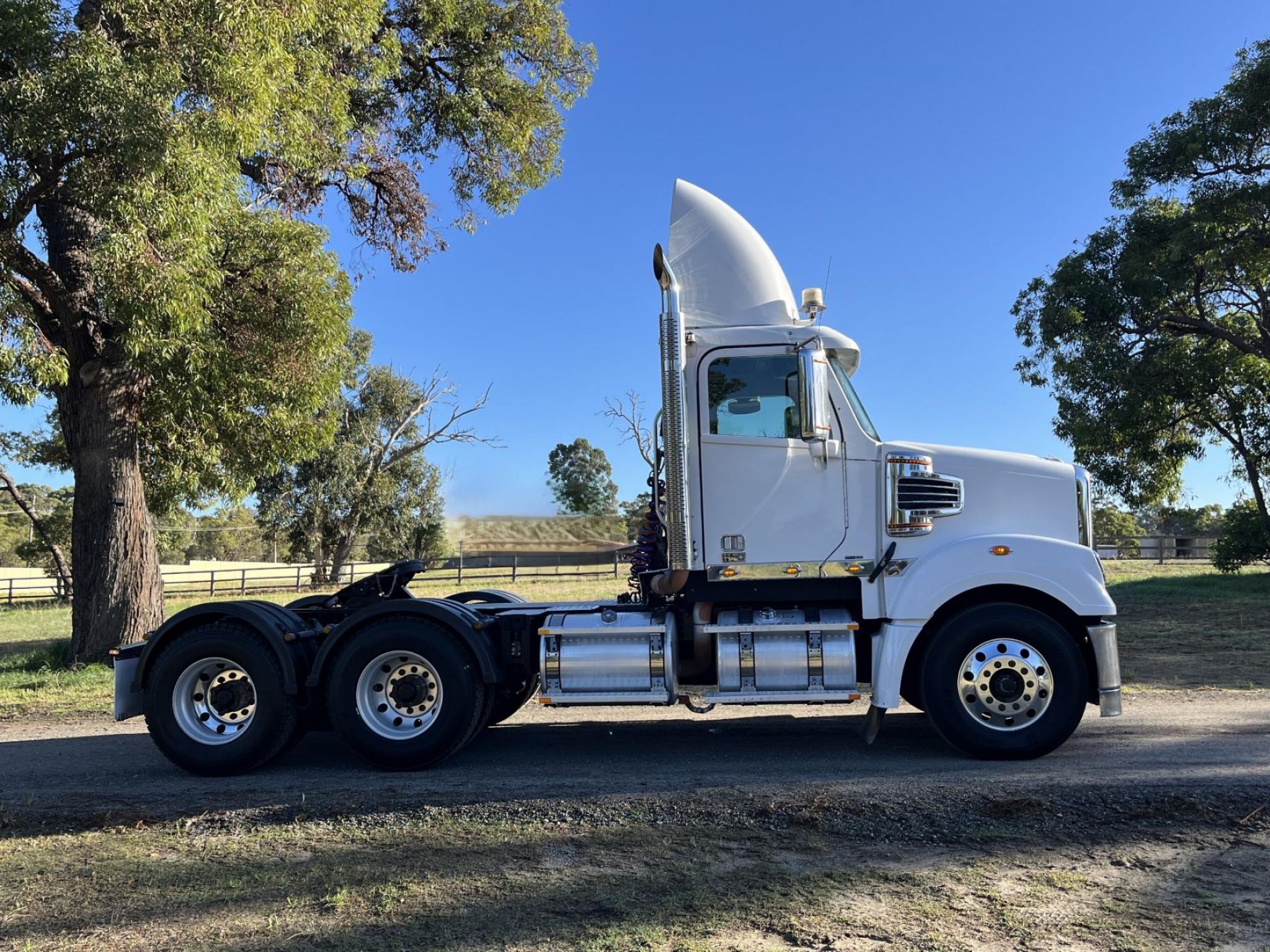 FREIGHTLINER CORONADO