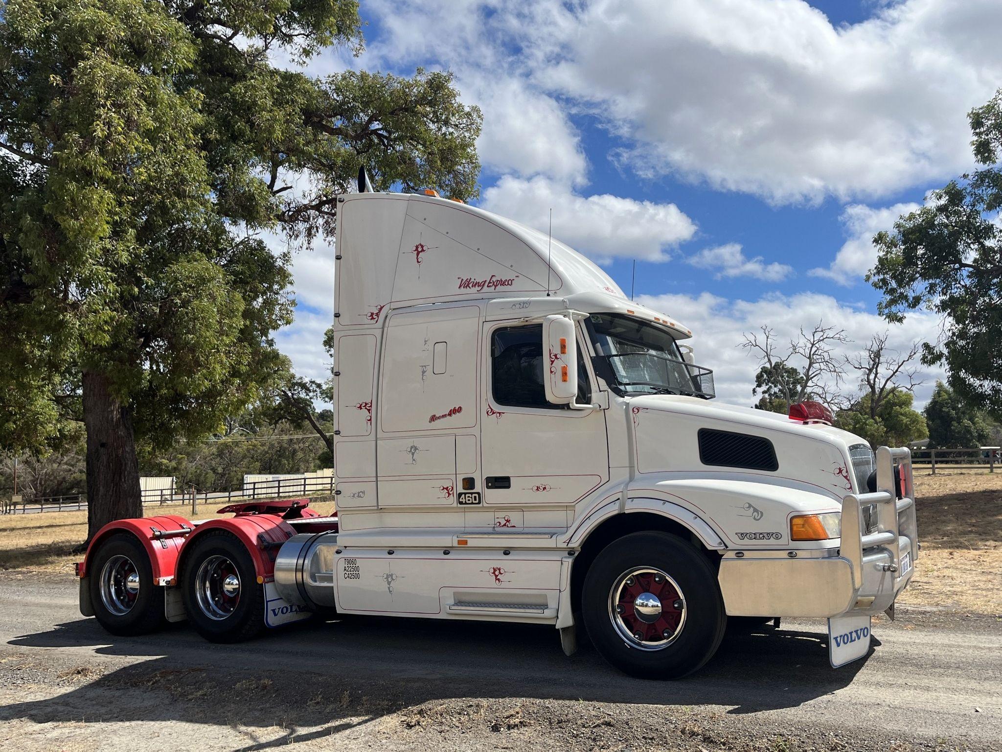 2001 Volvo NH12 6X4