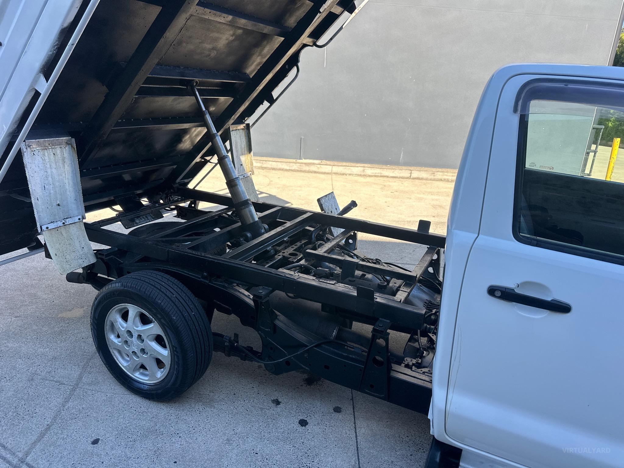 TOYOTA HILUX TGN16R MY07 WORKMATE CAB CHASSIS SINGLE CAB 2DR MAN 5SP, 4X2 1370KG 2.7I image 21
