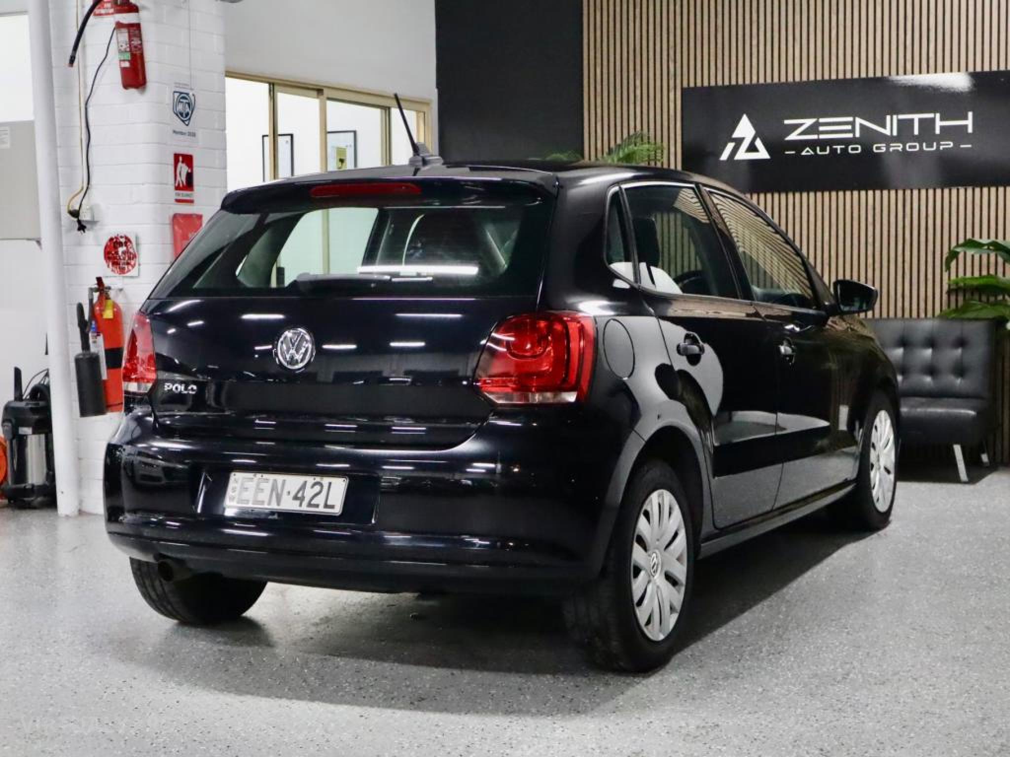 VOLKSWAGEN POLO