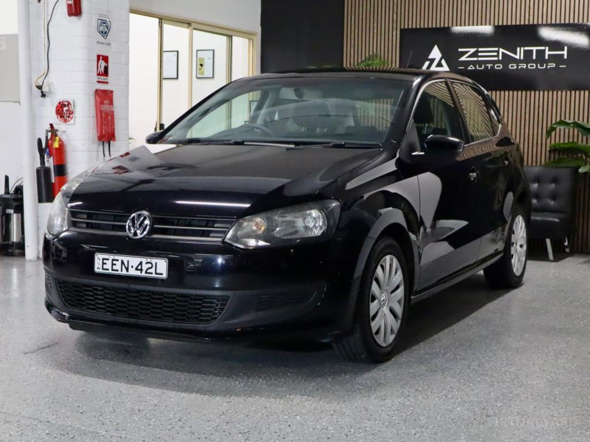 VOLKSWAGEN POLO