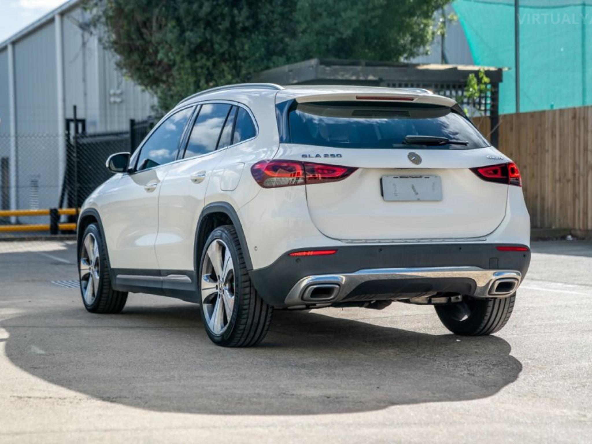 MERCEDES-BENZ GLA