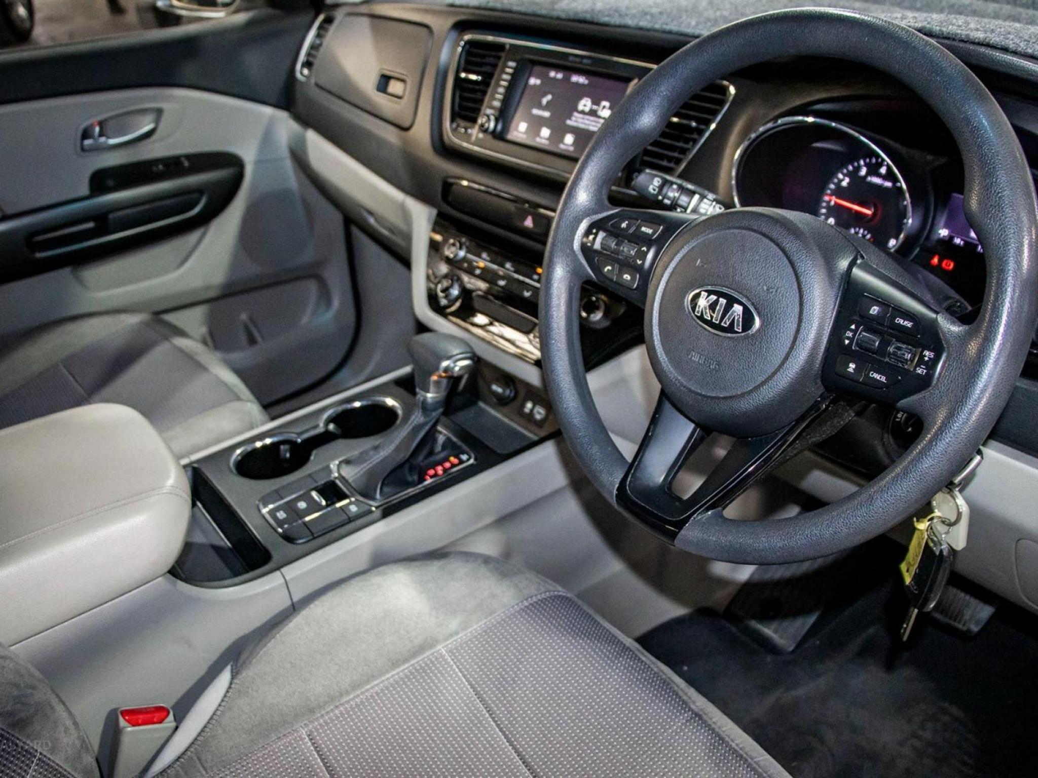 KIA CARNIVAL