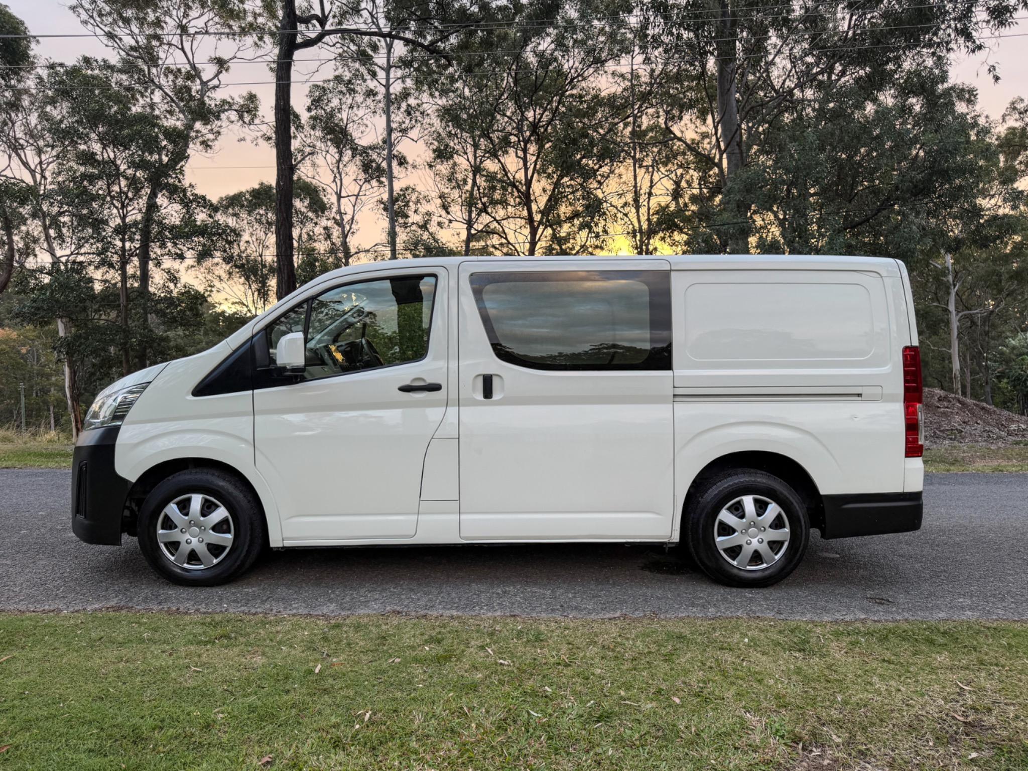 TOYOTA HIACE