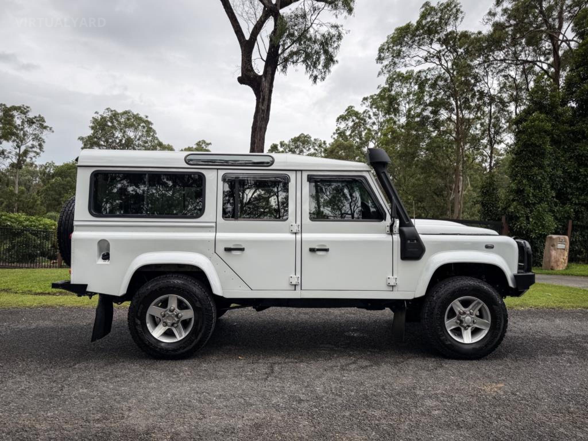 LAND ROVER DEFENDER