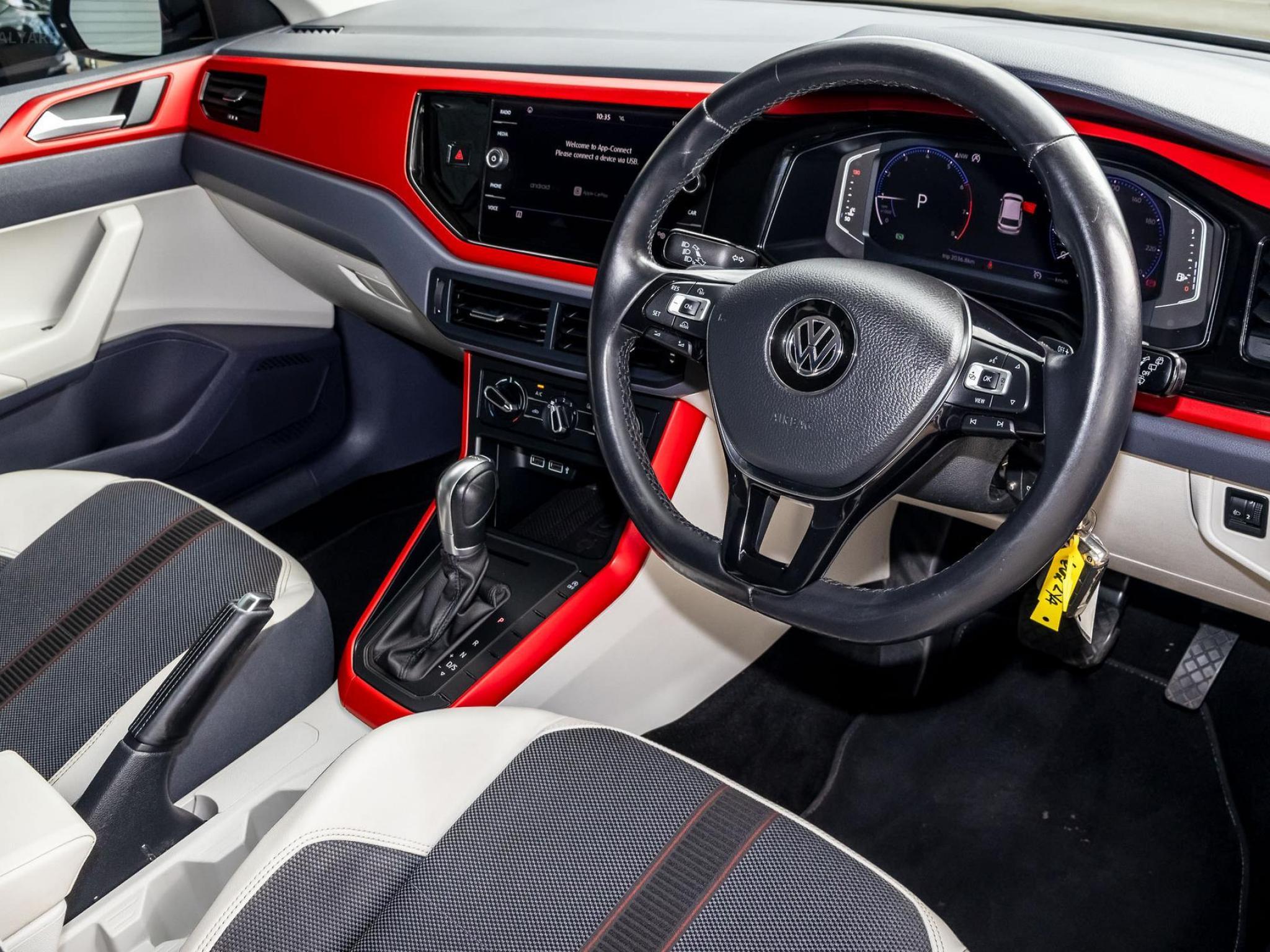 VOLKSWAGEN POLO