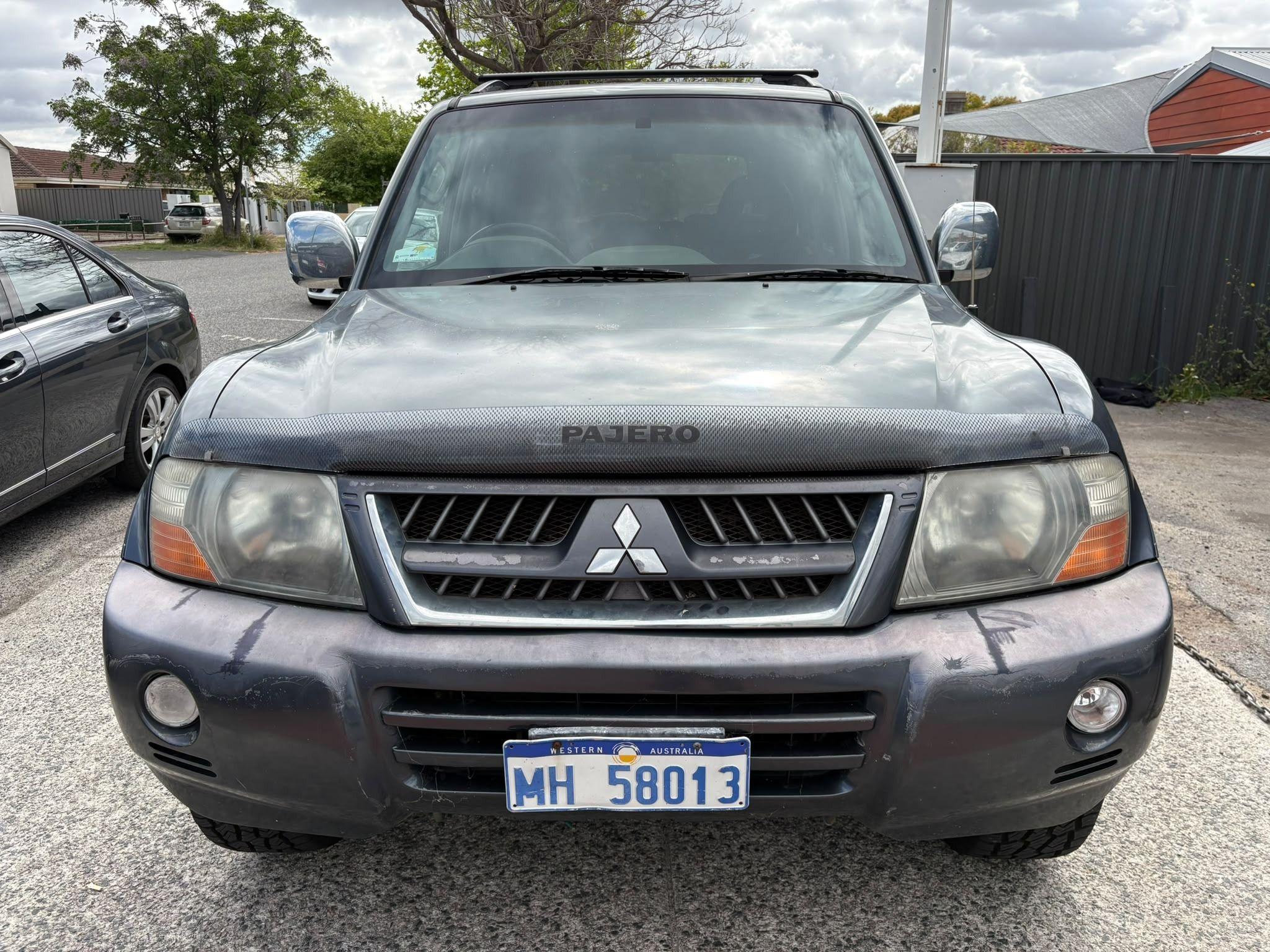 MITSUBISHI PAJERO
