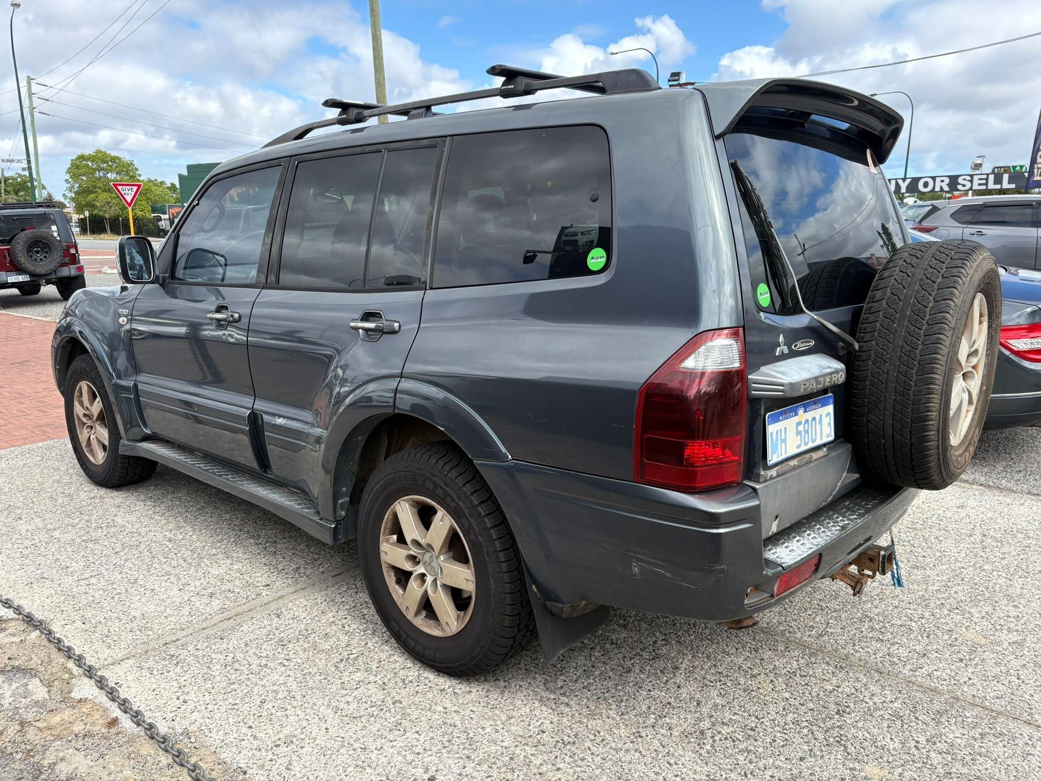 MITSUBISHI PAJERO
