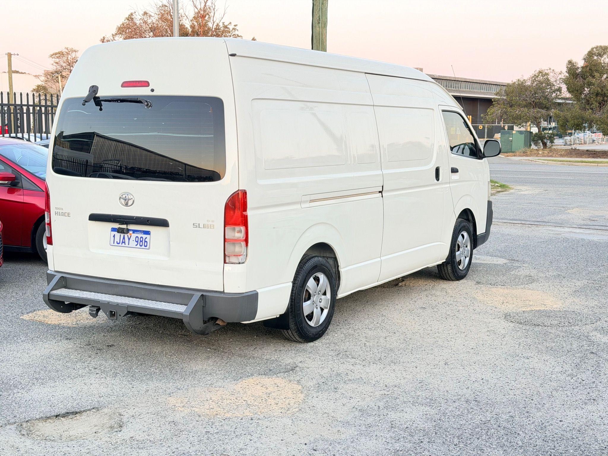 TOYOTA HIACE