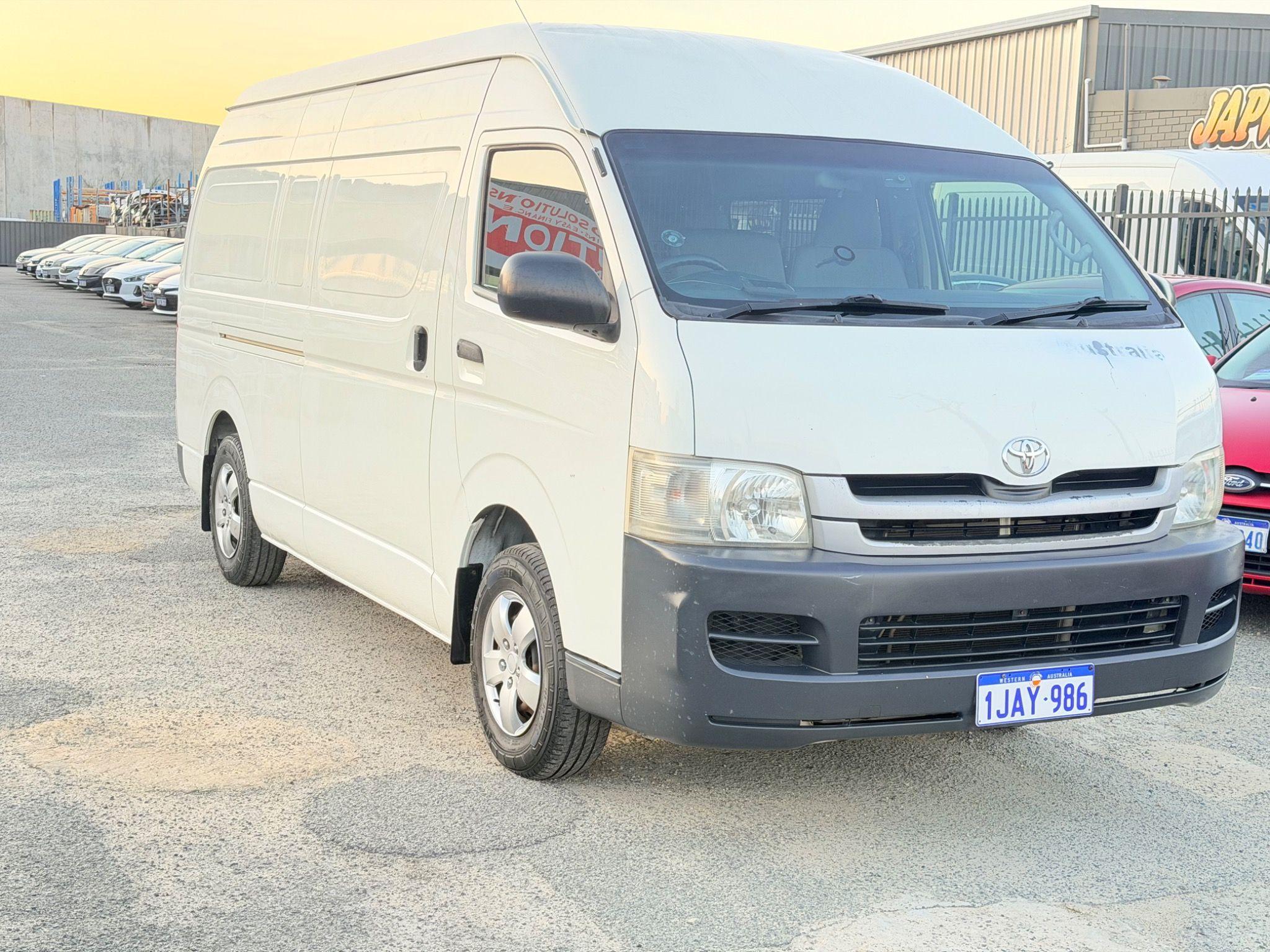 TOYOTA HIACE