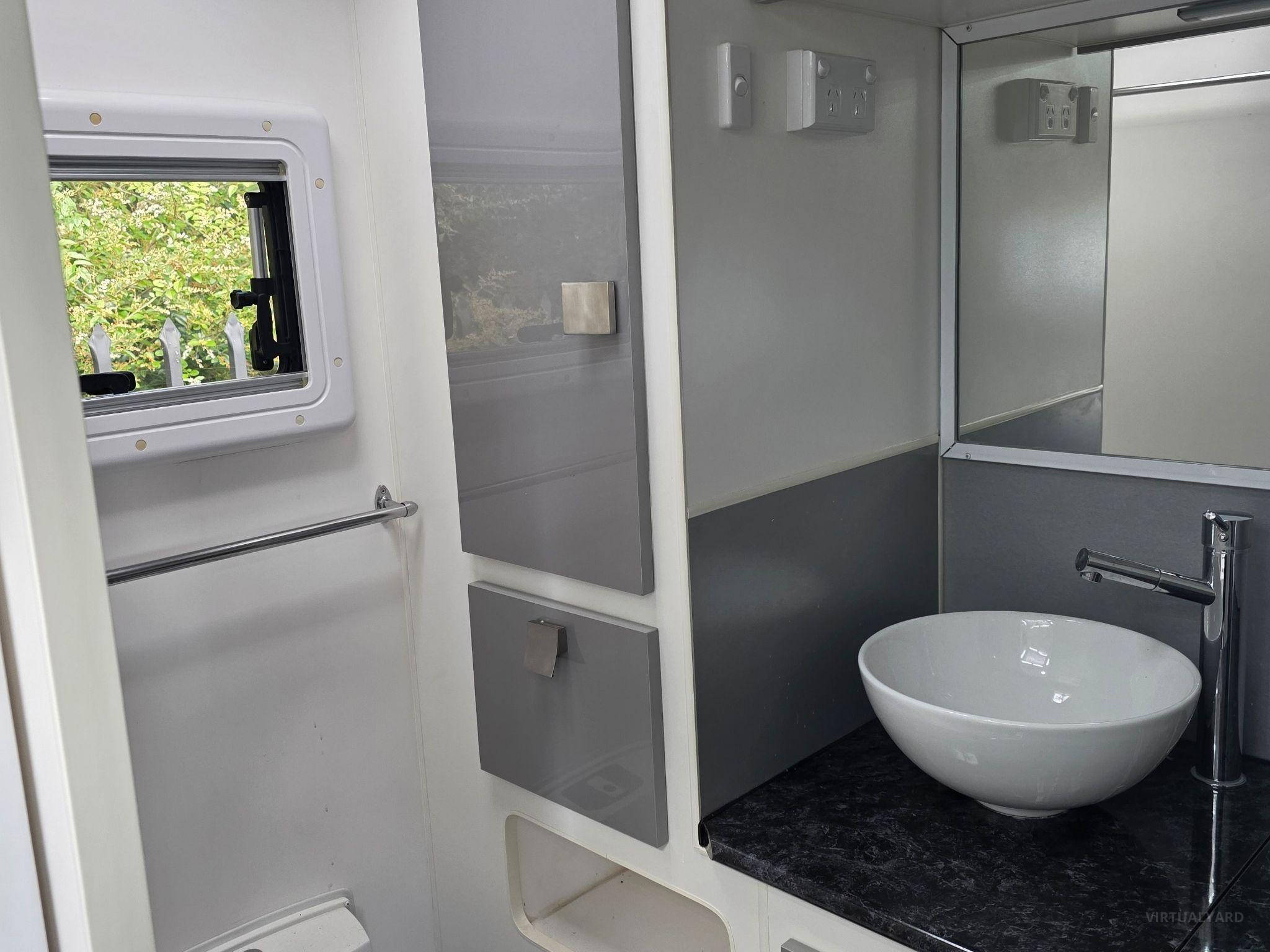 Vacationer ROUGH RIDER