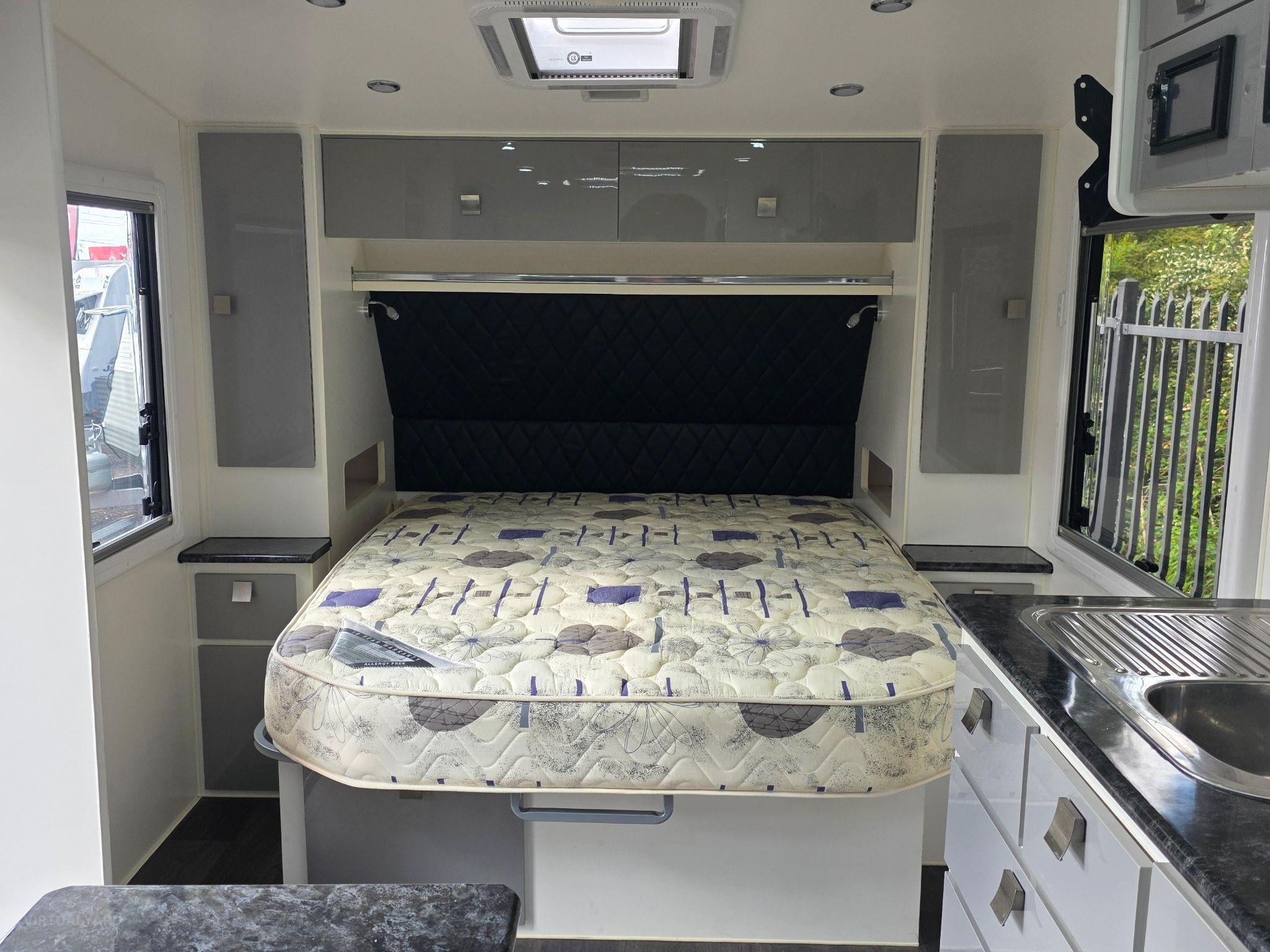 Vacationer ROUGH RIDER