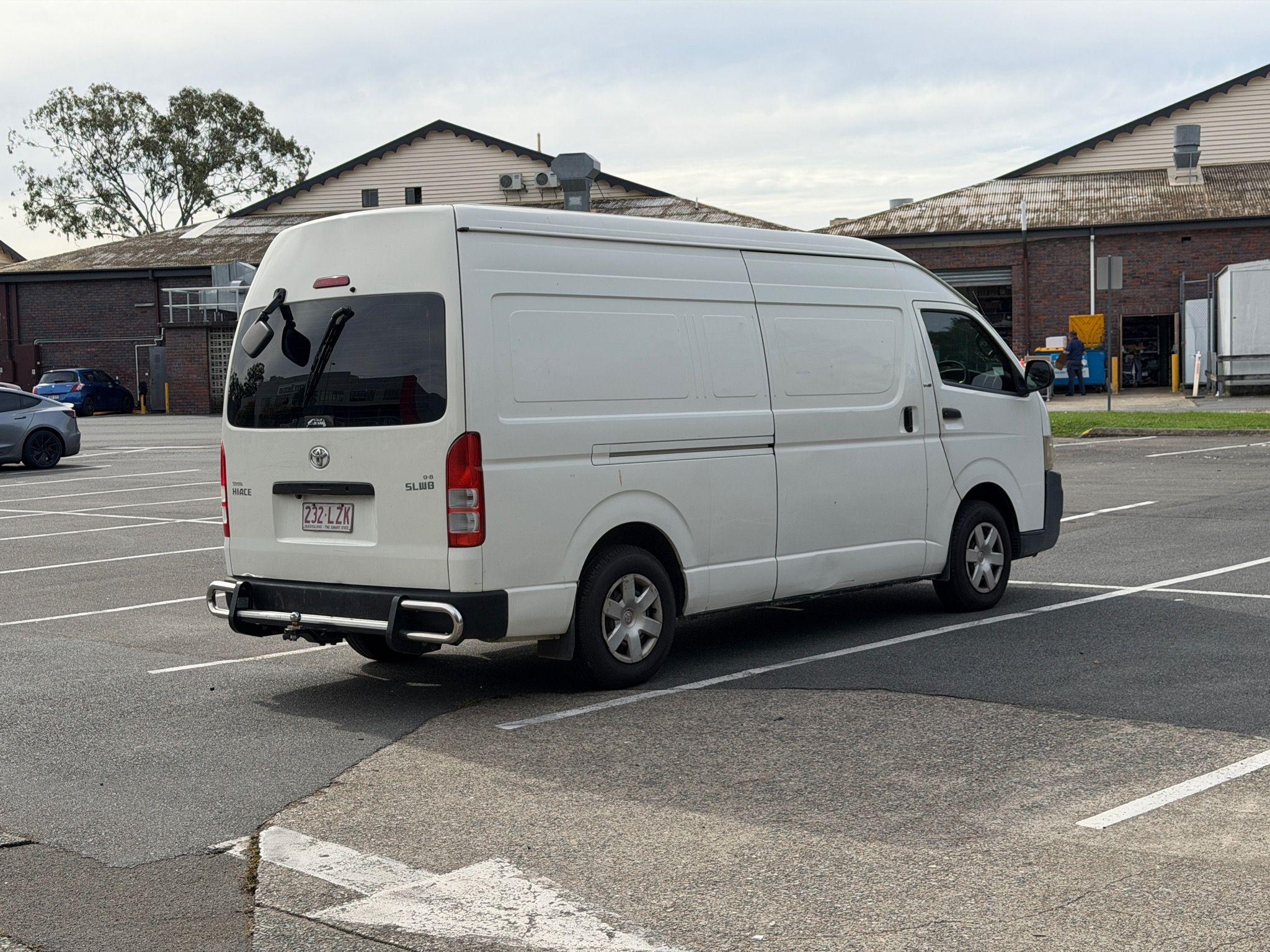 TOYOTA HIACE