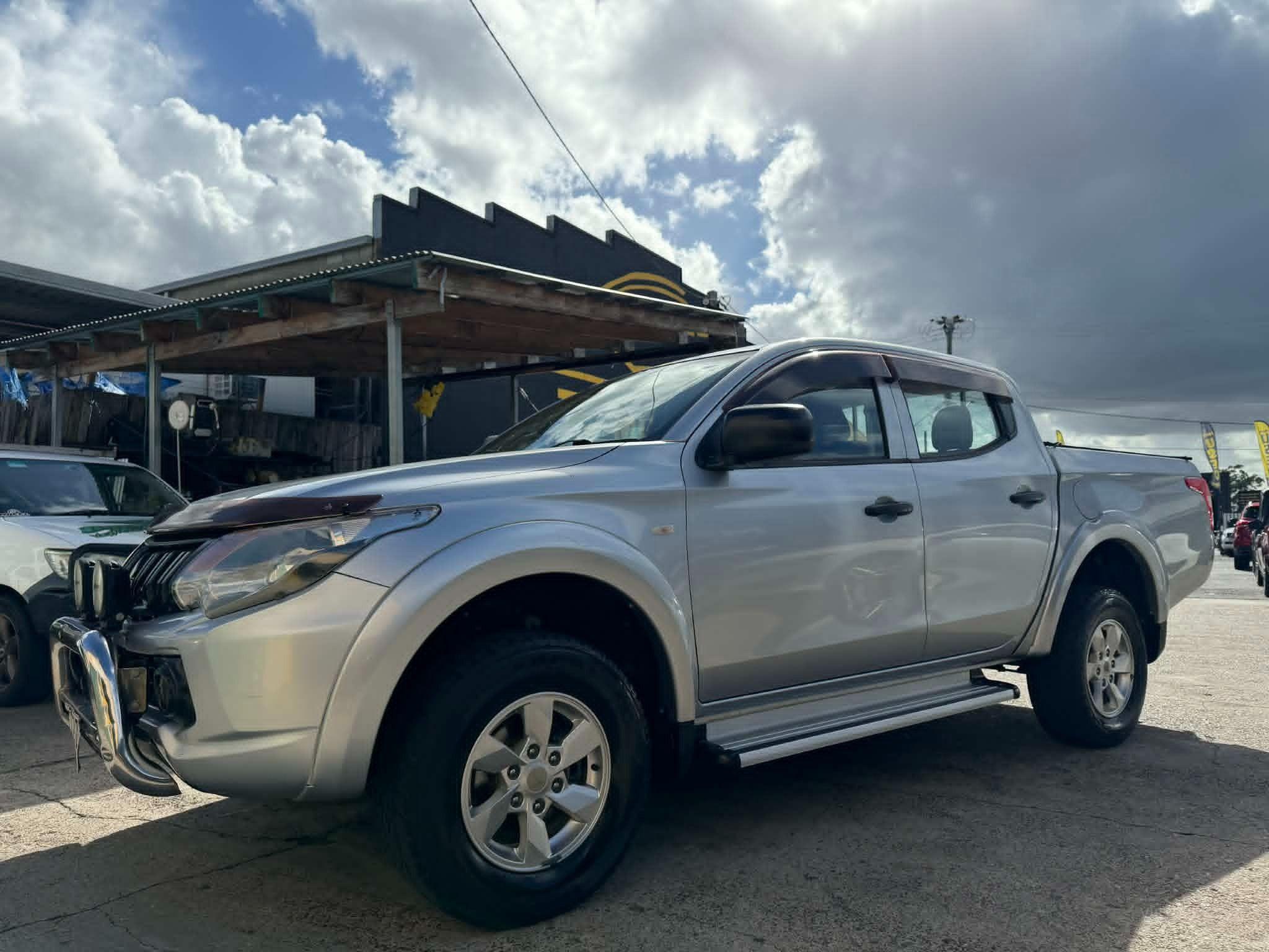 MITSUBISHI TRITON