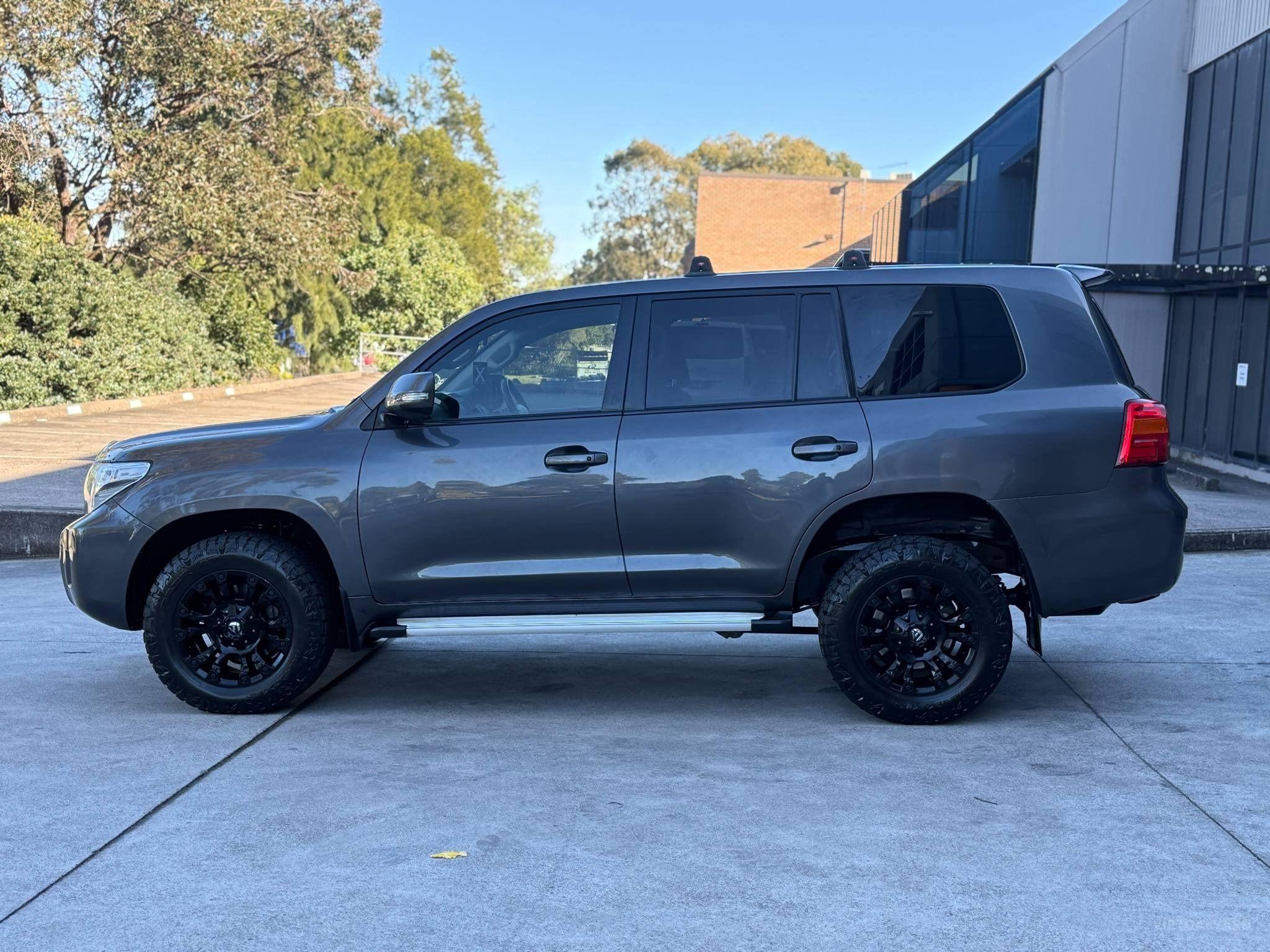 TOYOTA LANDCRUISER