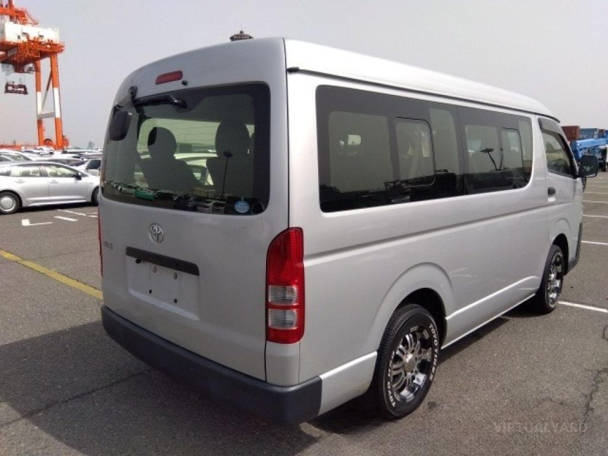 TOYOTA HIACE