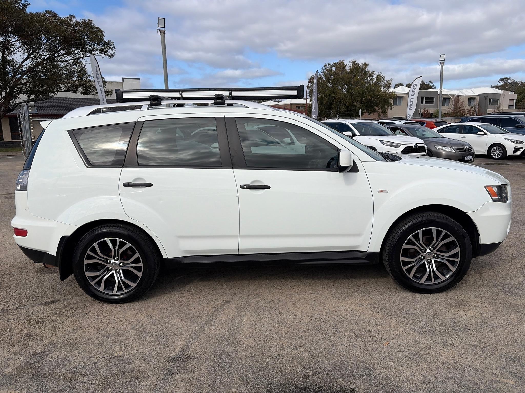MITSUBISHI OUTLANDER