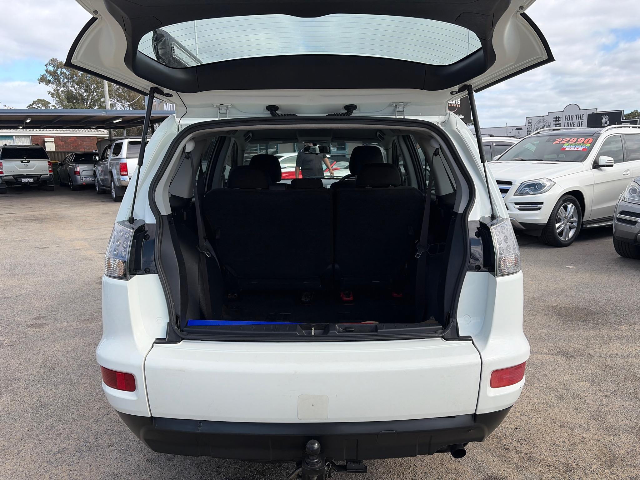 MITSUBISHI OUTLANDER