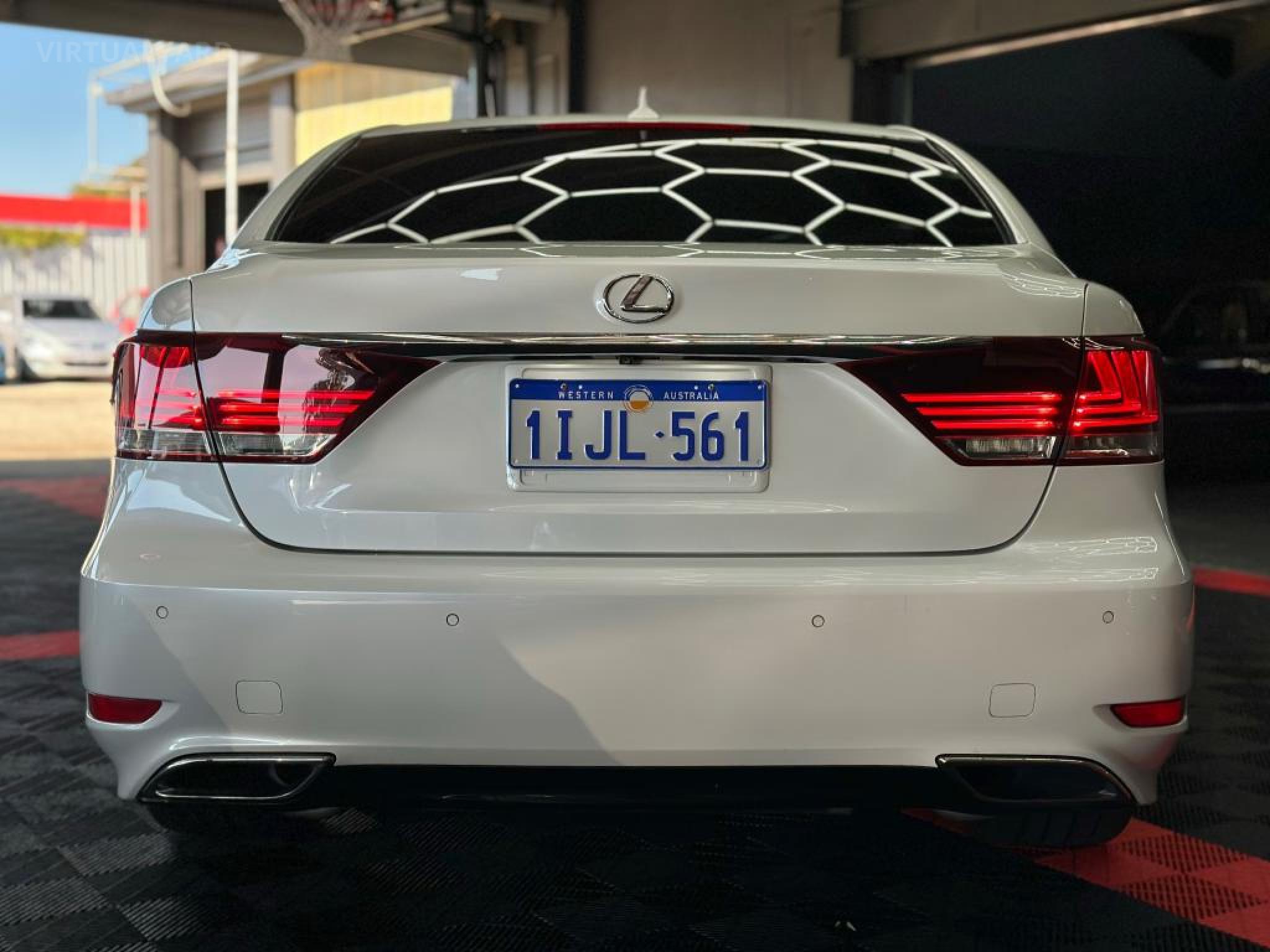 Lexus LS