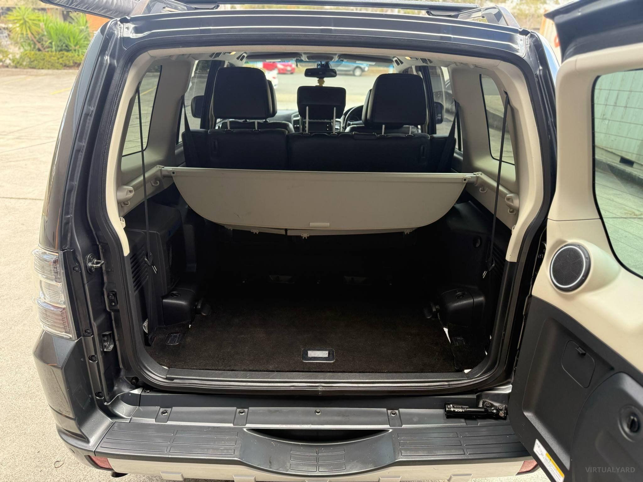 MITSUBISHI PAJERO