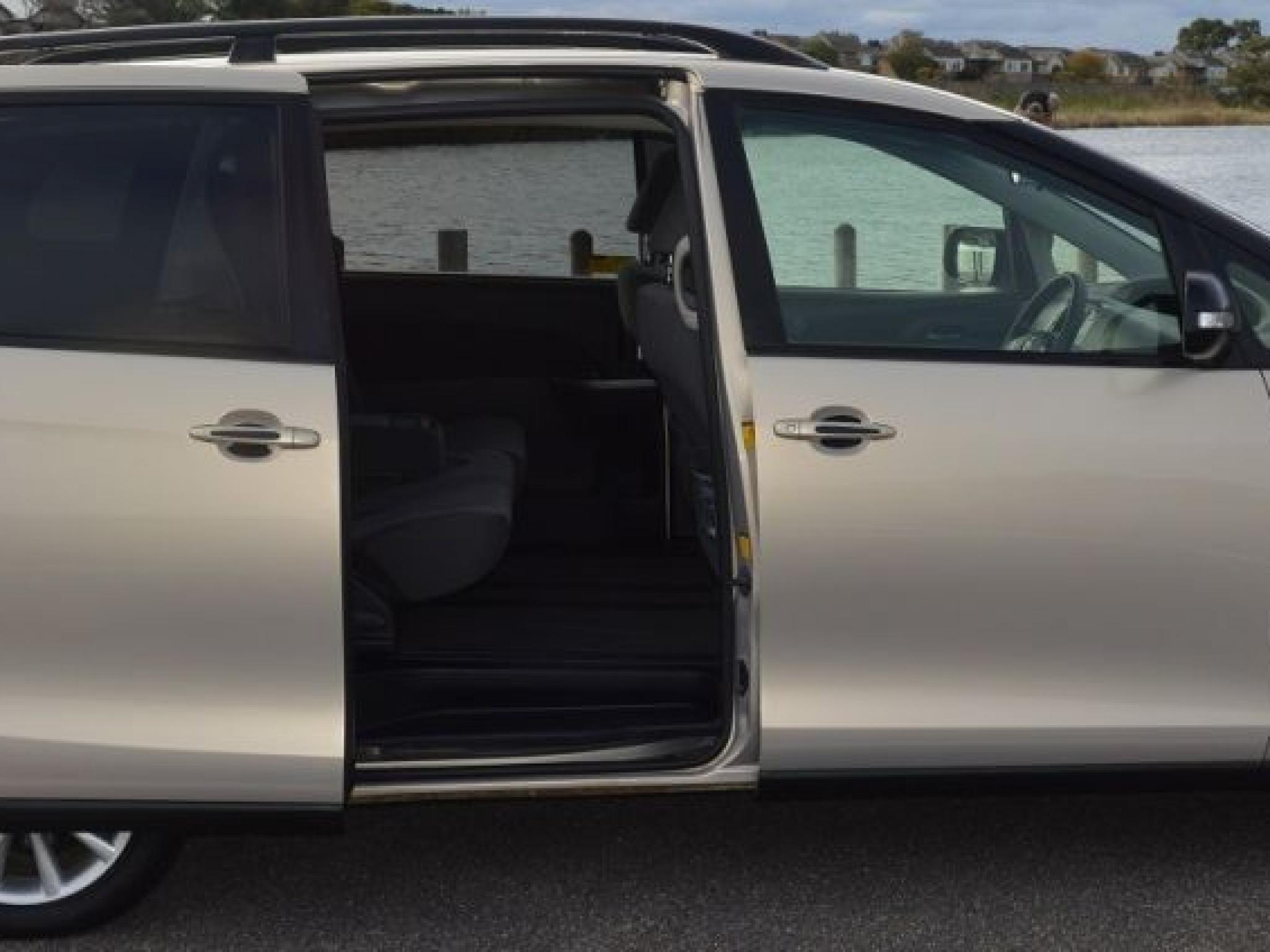 TOYOTA TARAGO