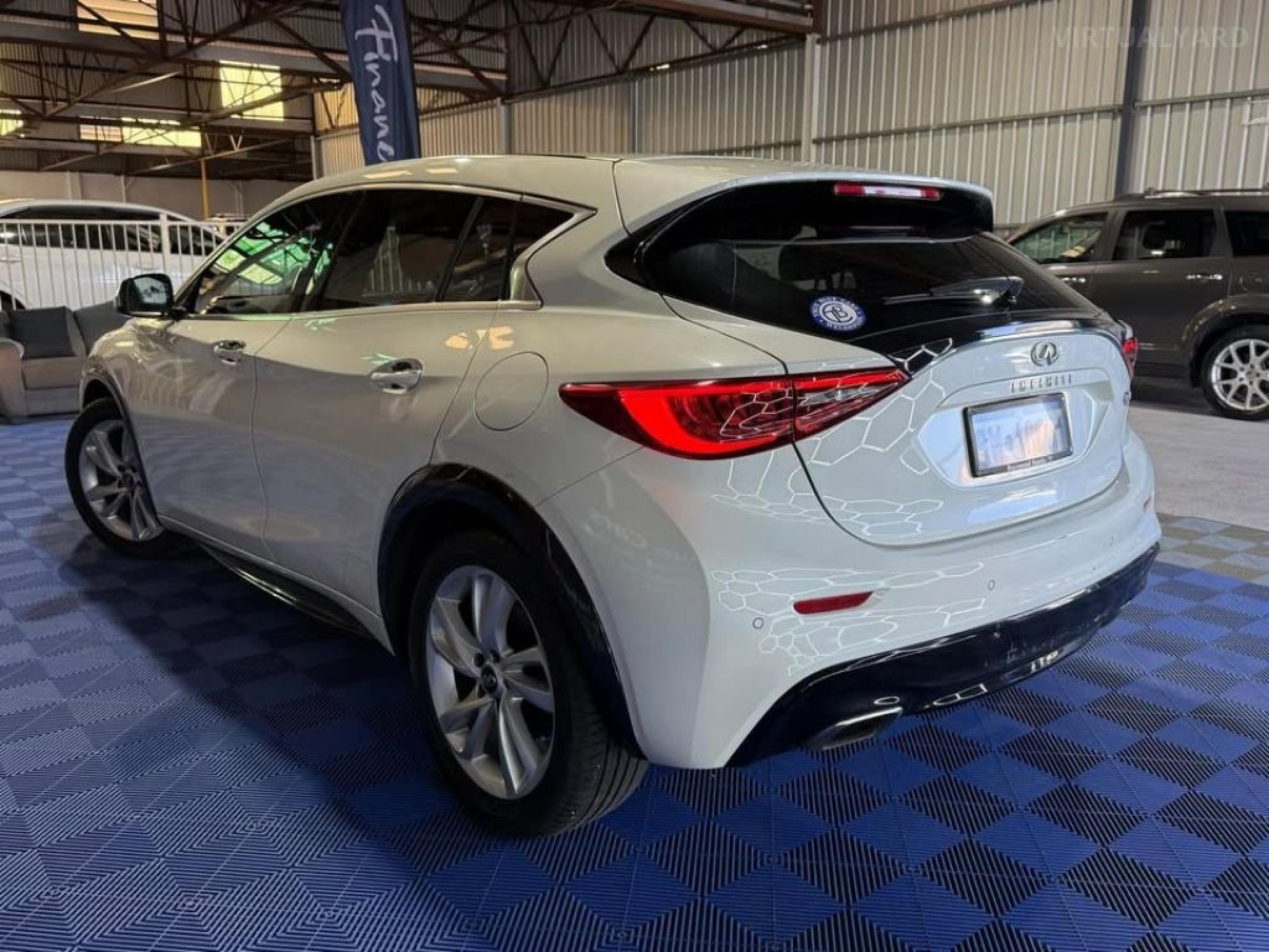 INFINITI Q30