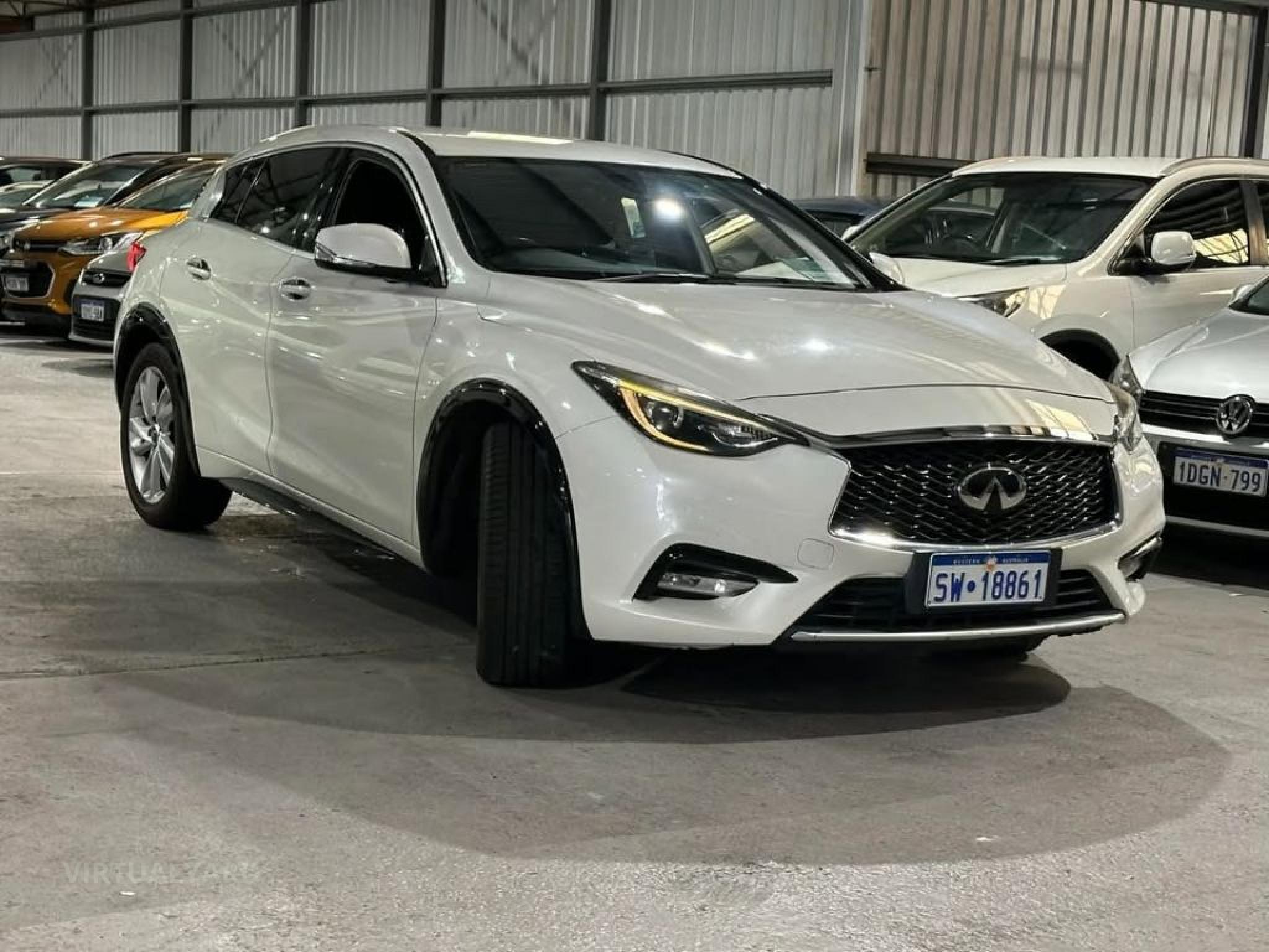 INFINITI Q30