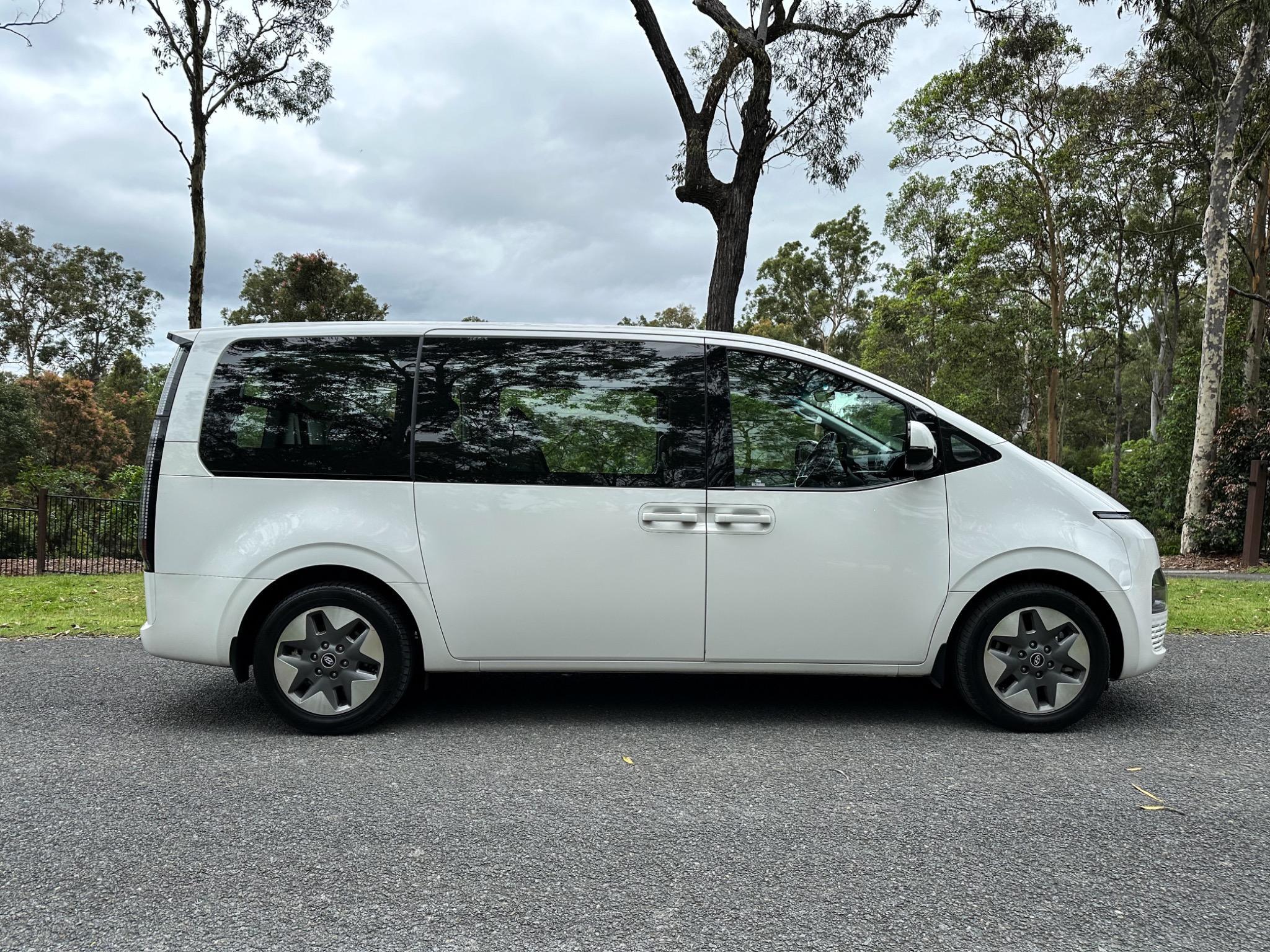 HYUNDAI STARIA