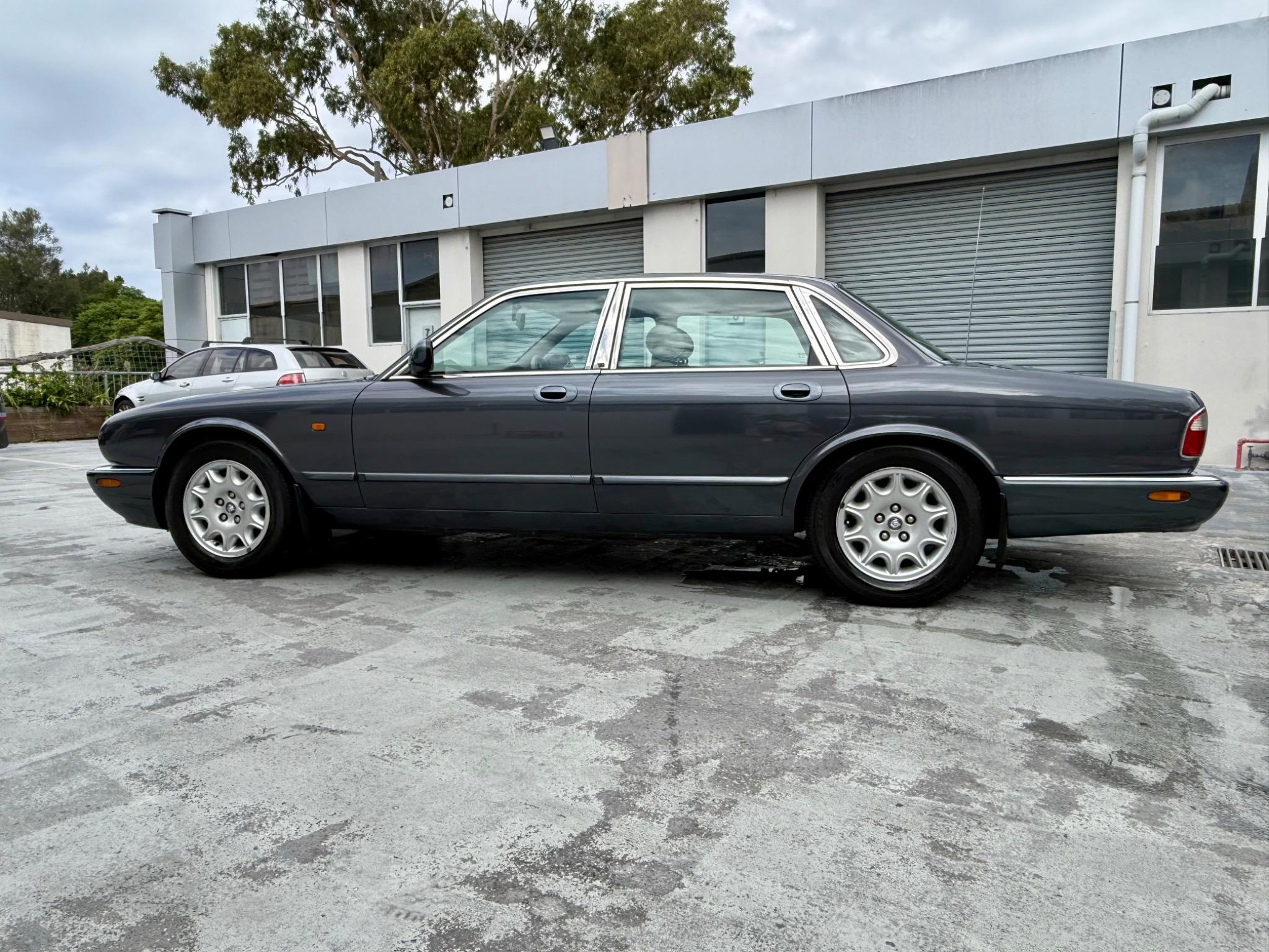 JAGUAR XJ8
