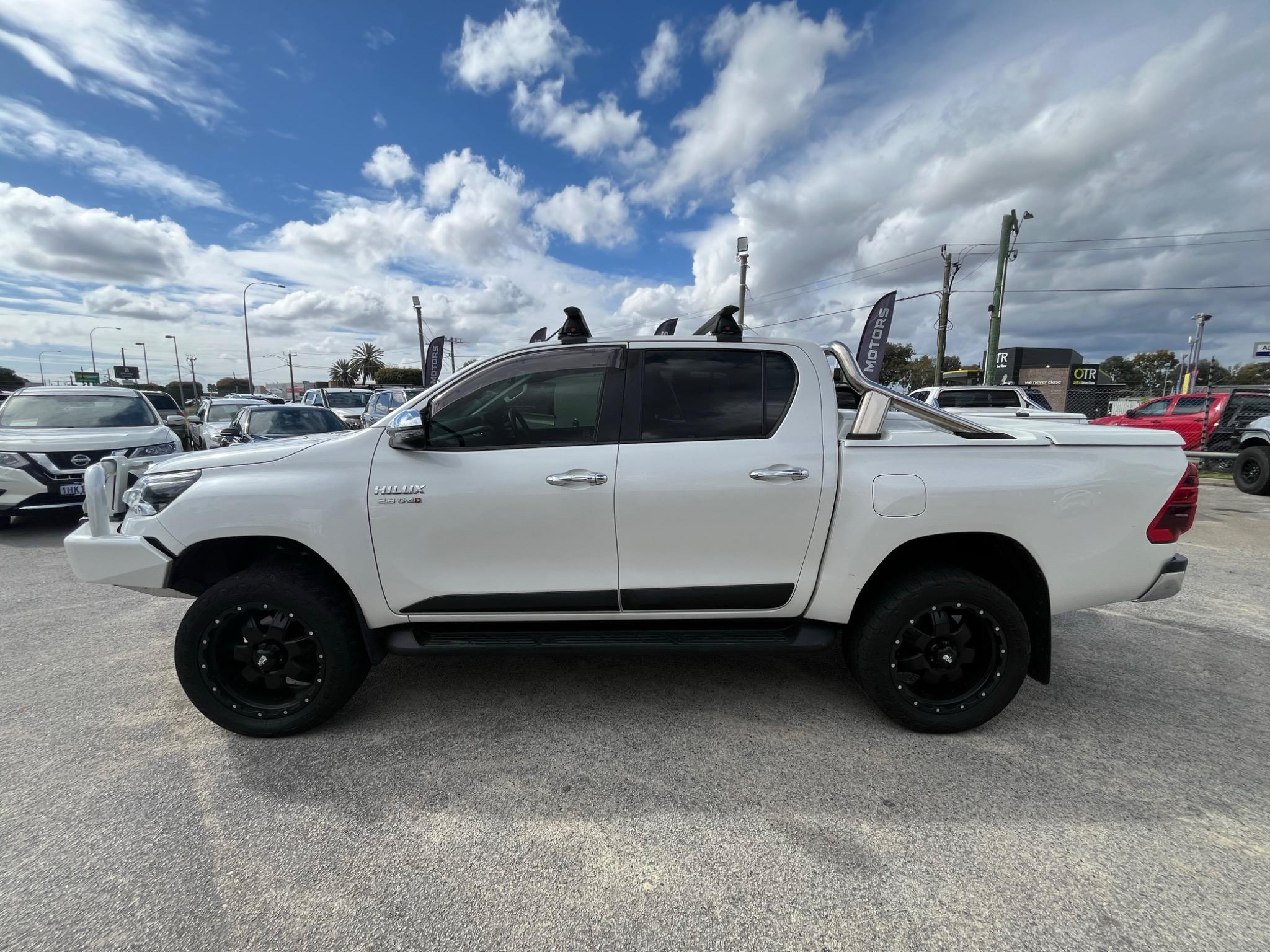 TOYOTA HILUX