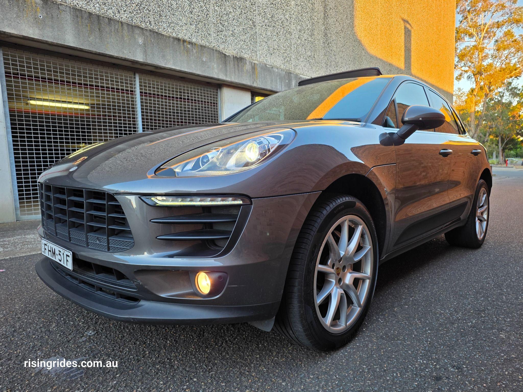 PORSCHE MACAN