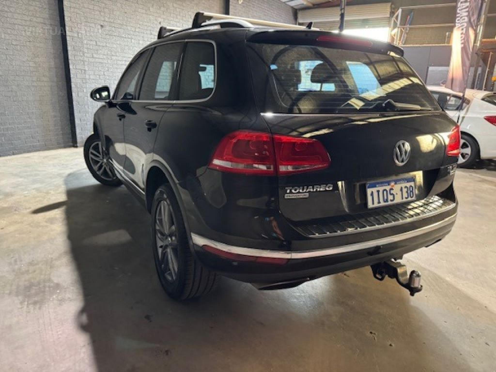 VOLKSWAGEN TOUAREG