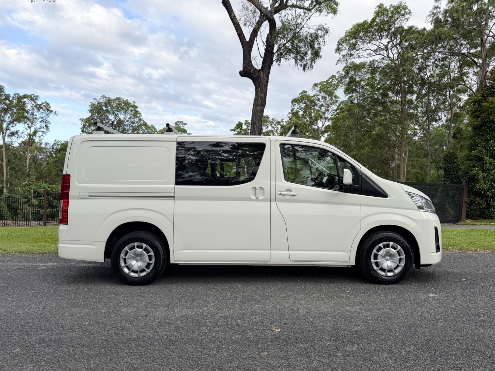 TOYOTA HIACE