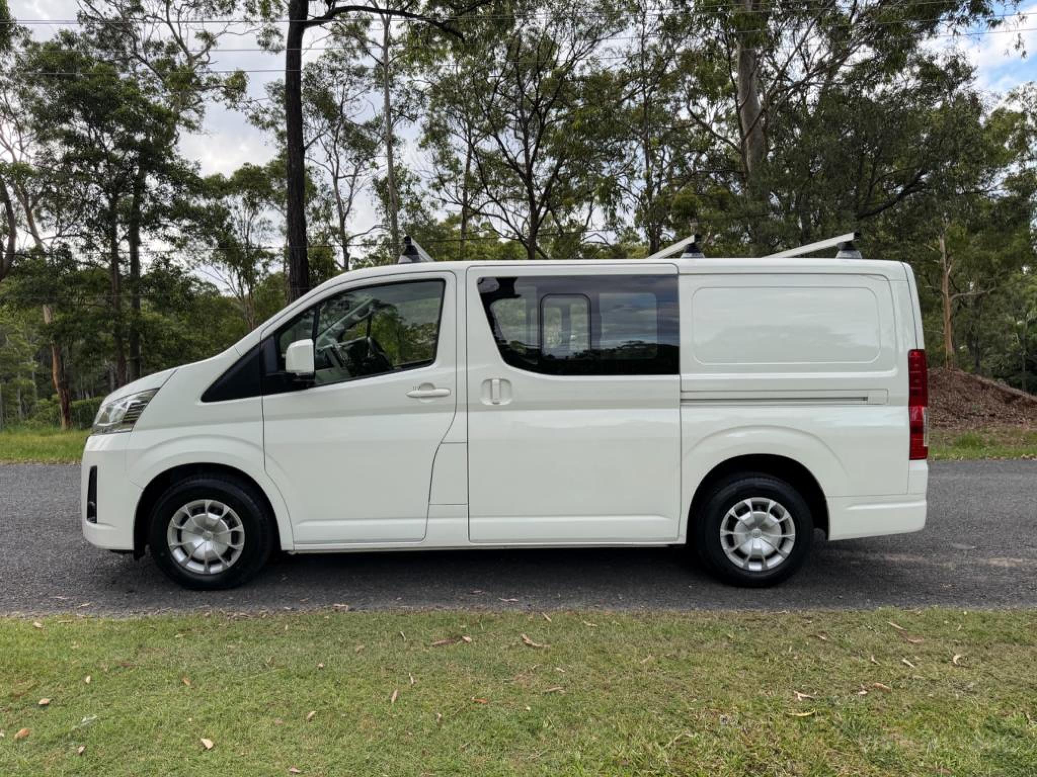 TOYOTA HIACE