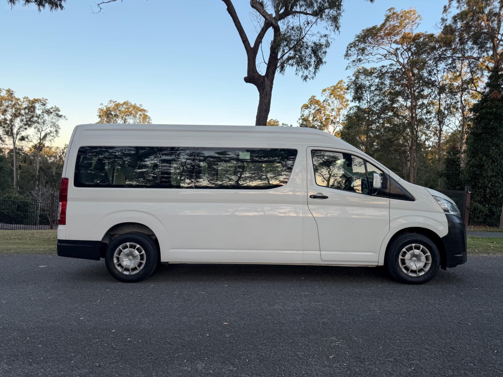 TOYOTA HIACE