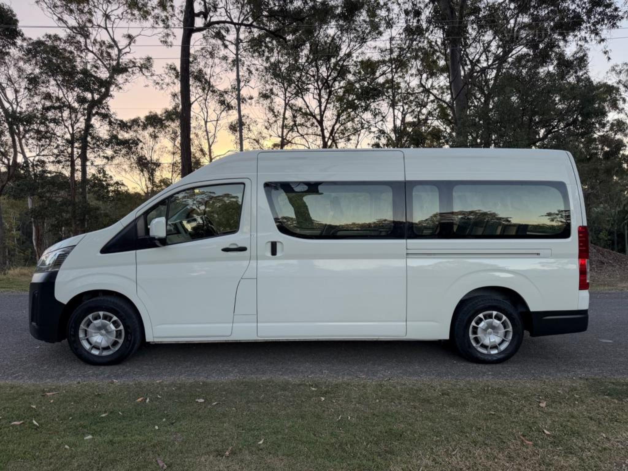 TOYOTA HIACE