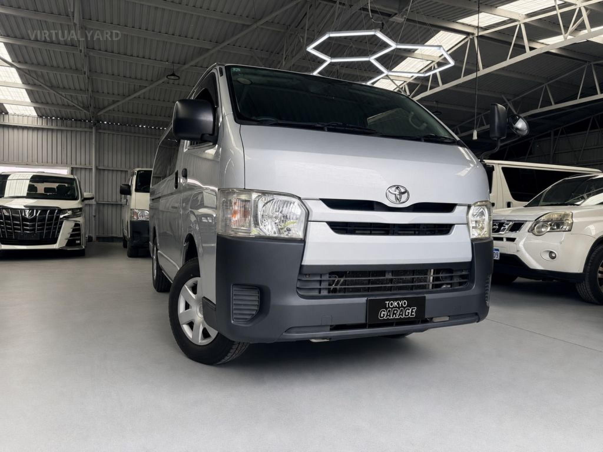 TOYOTA HIACE
