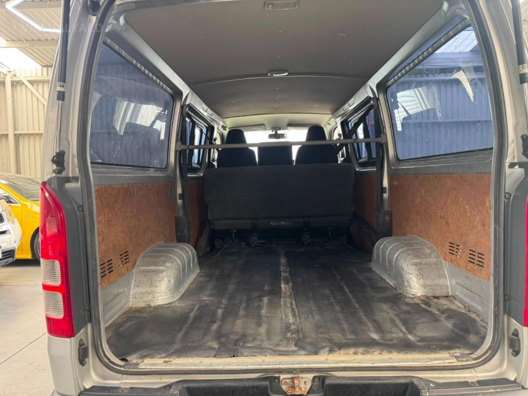 TOYOTA HIACE