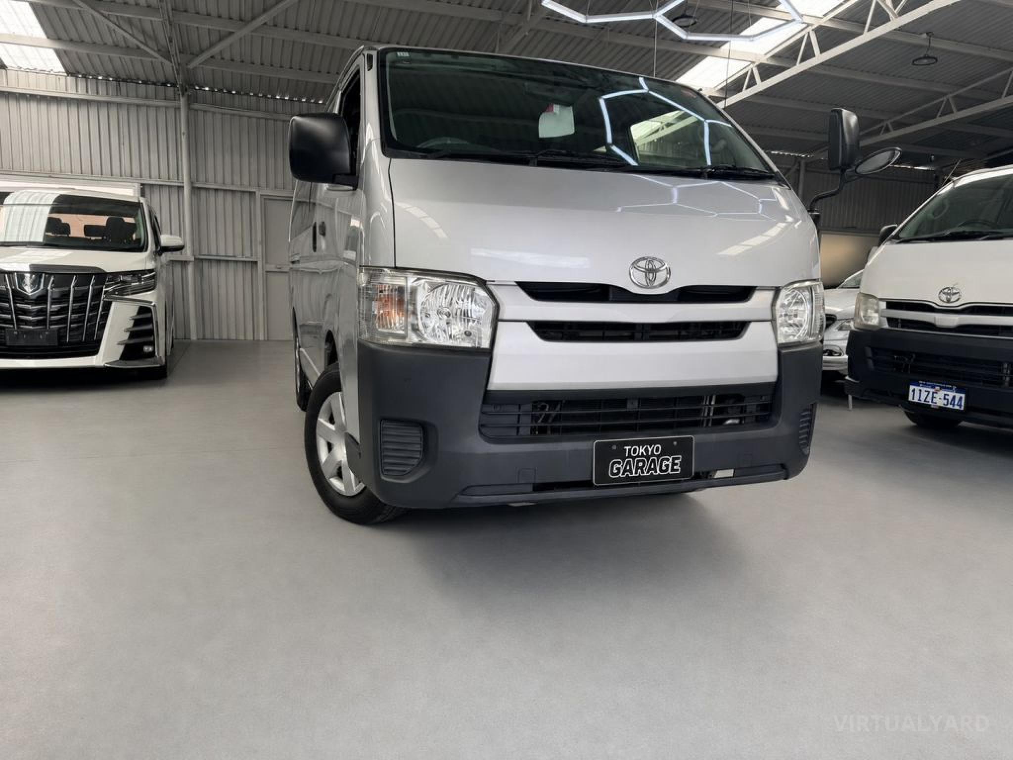 TOYOTA HIACE