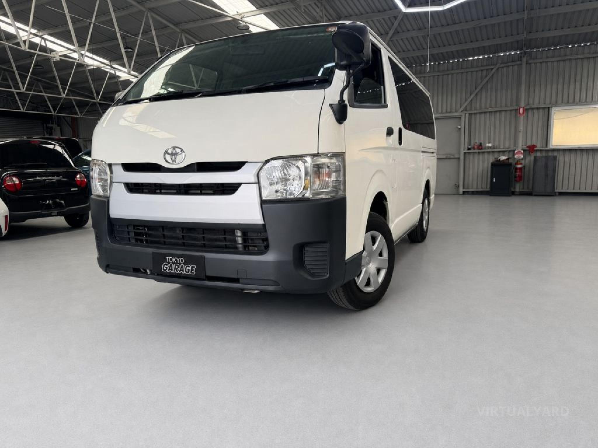 TOYOTA HIACE