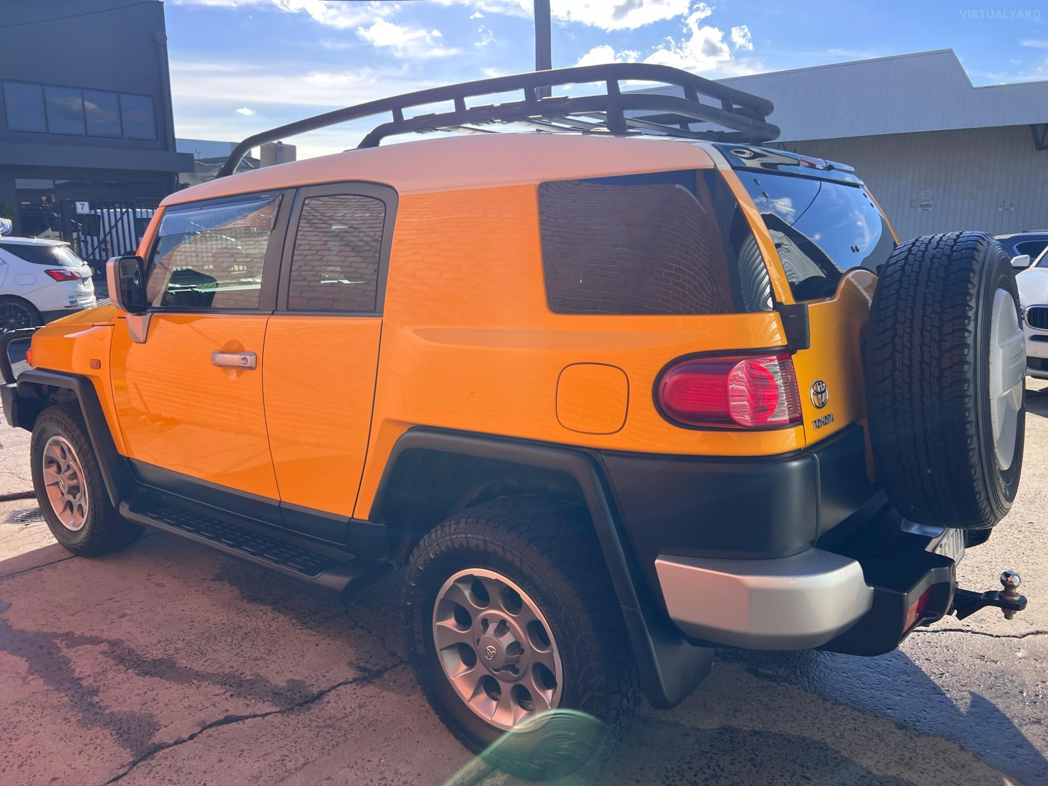TOYOTA FJ CRUISER